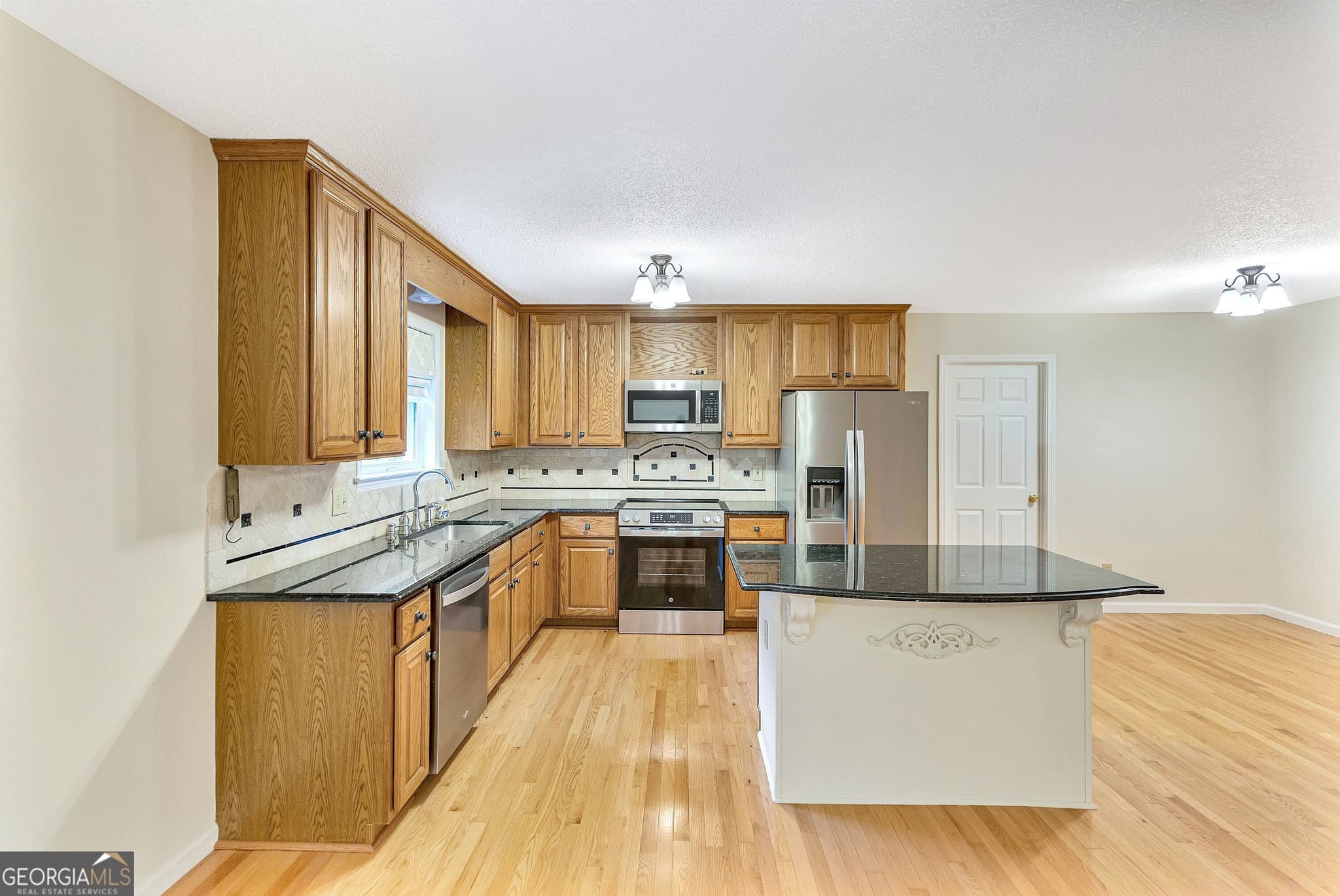 3 bedroom, 2 bathroom, 2,180 sq ft single family residence for sale at 351 Peninsula Drive, Anderson, SC 29626 — photo 6