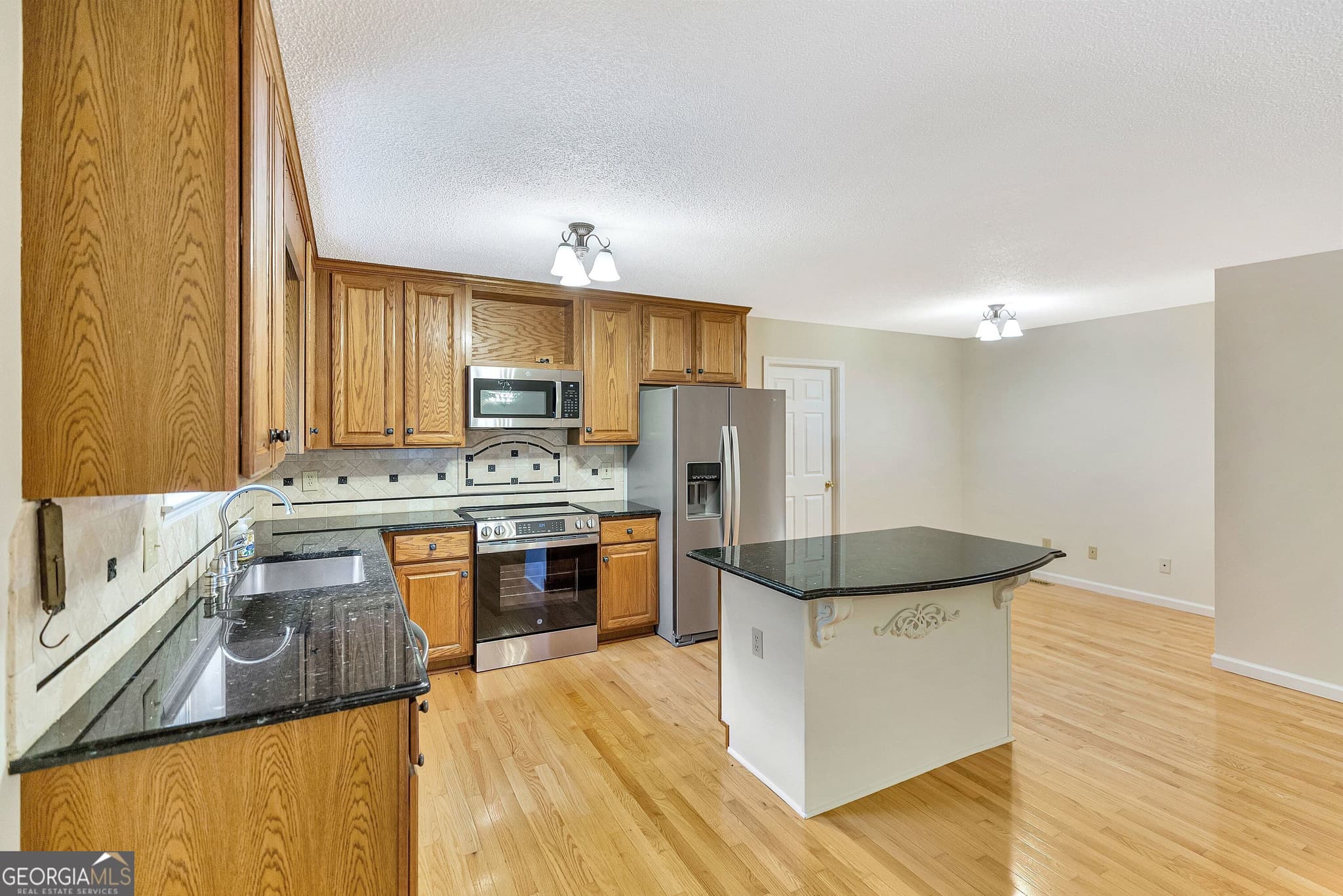 3 bedroom, 2 bathroom, 2,180 sq ft single family residence for sale at 351 Peninsula Drive, Anderson, SC 29626 — photo 4