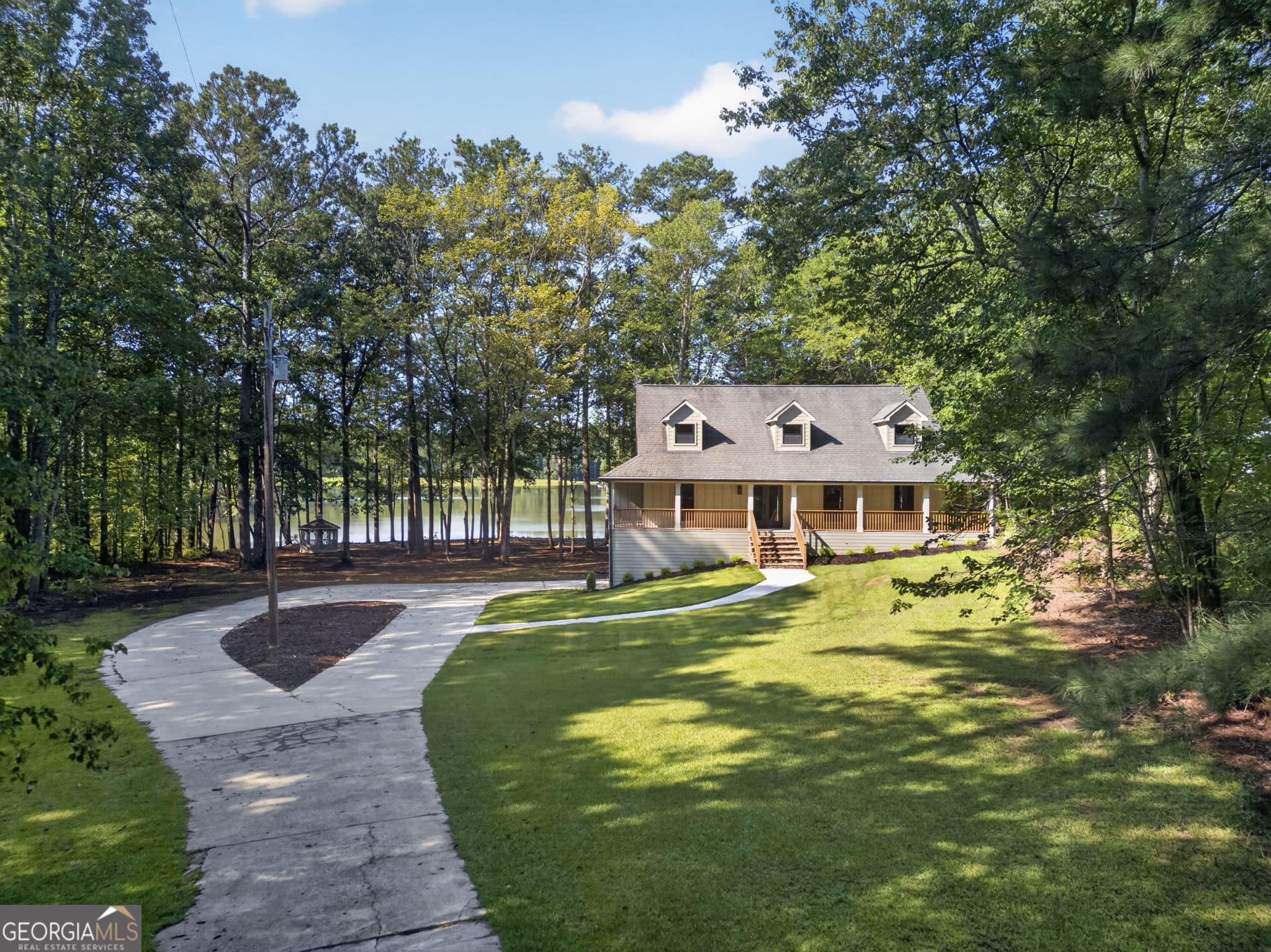 4 bedroom, 3.5 bathroom, 3,900 sq ft single family residence for sale at 341 TEEPEE Trail, Whitesburg, GA 30185 — photo 3