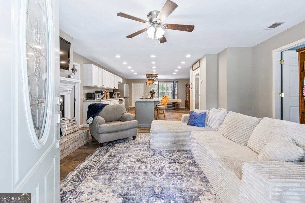 3 bedroom, 2 bathroom, 1,584 sq ft single family residence for sale at 217 Bens Branch Road, Newington, GA 30446 — photo 6