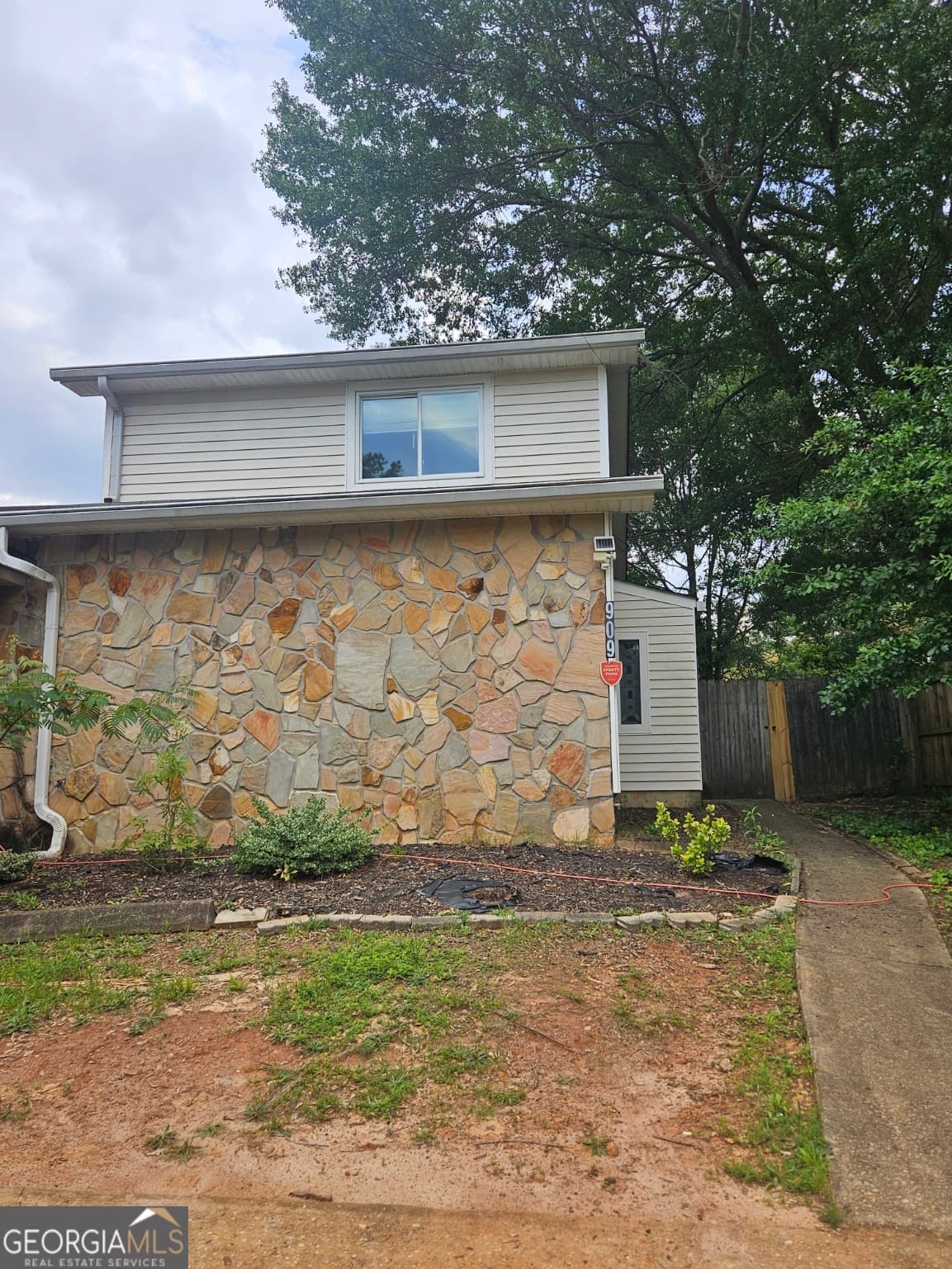 2 bedroom, 2 bathroom, 1,098 sq ft townhouse sold at 909 Ohara Drive, Jonesboro, GA 30236