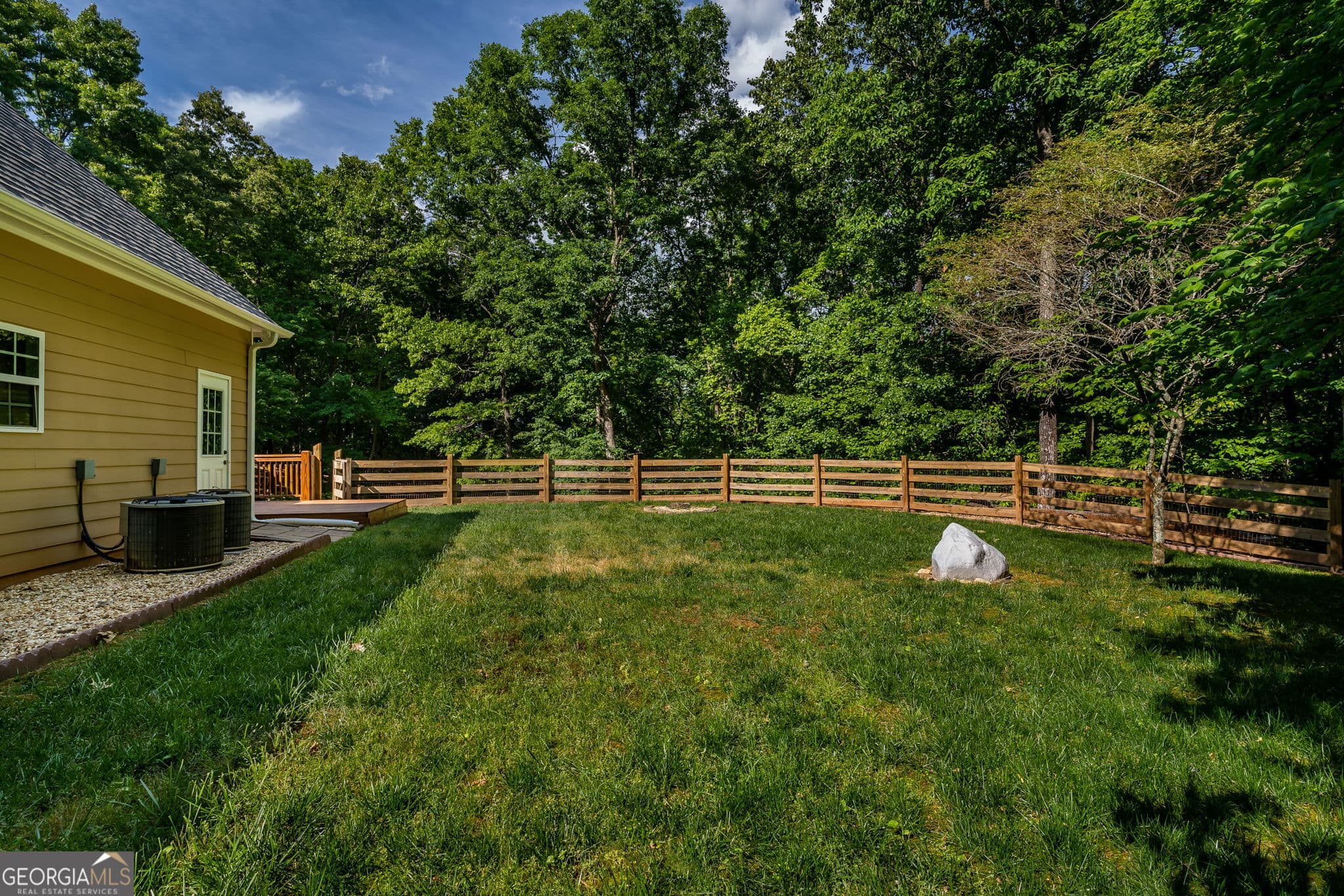 3 bedroom, 2.5 bathroom, 2,305 sq ft single family residence for sale at 201 Oakawana Trail, Blue Ridge, GA 30513 — photo 7