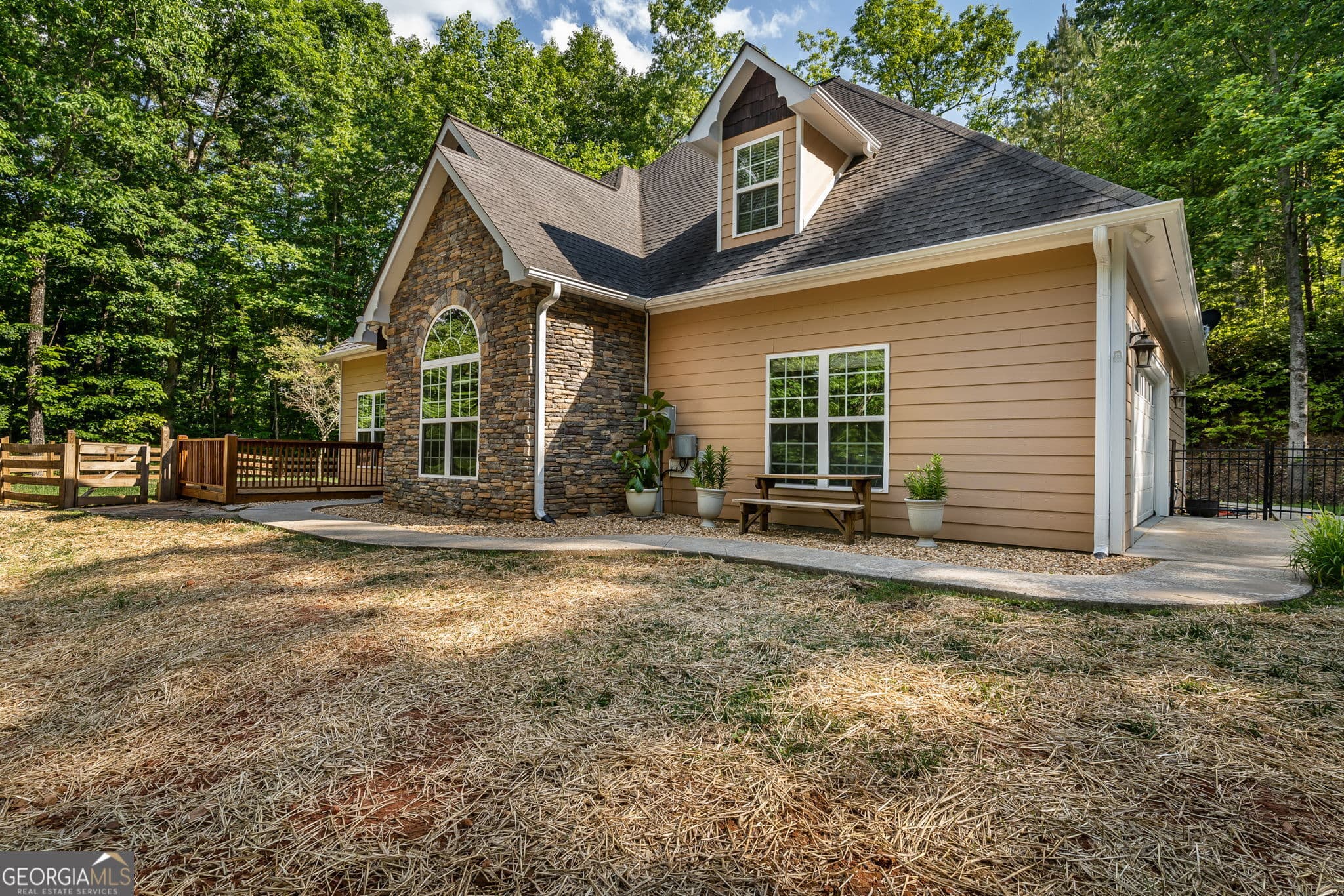 3 bedroom, 2.5 bathroom, 2,305 sq ft single family residence for sale at 201 Oakawana Trail, Blue Ridge, GA 30513 — photo 3