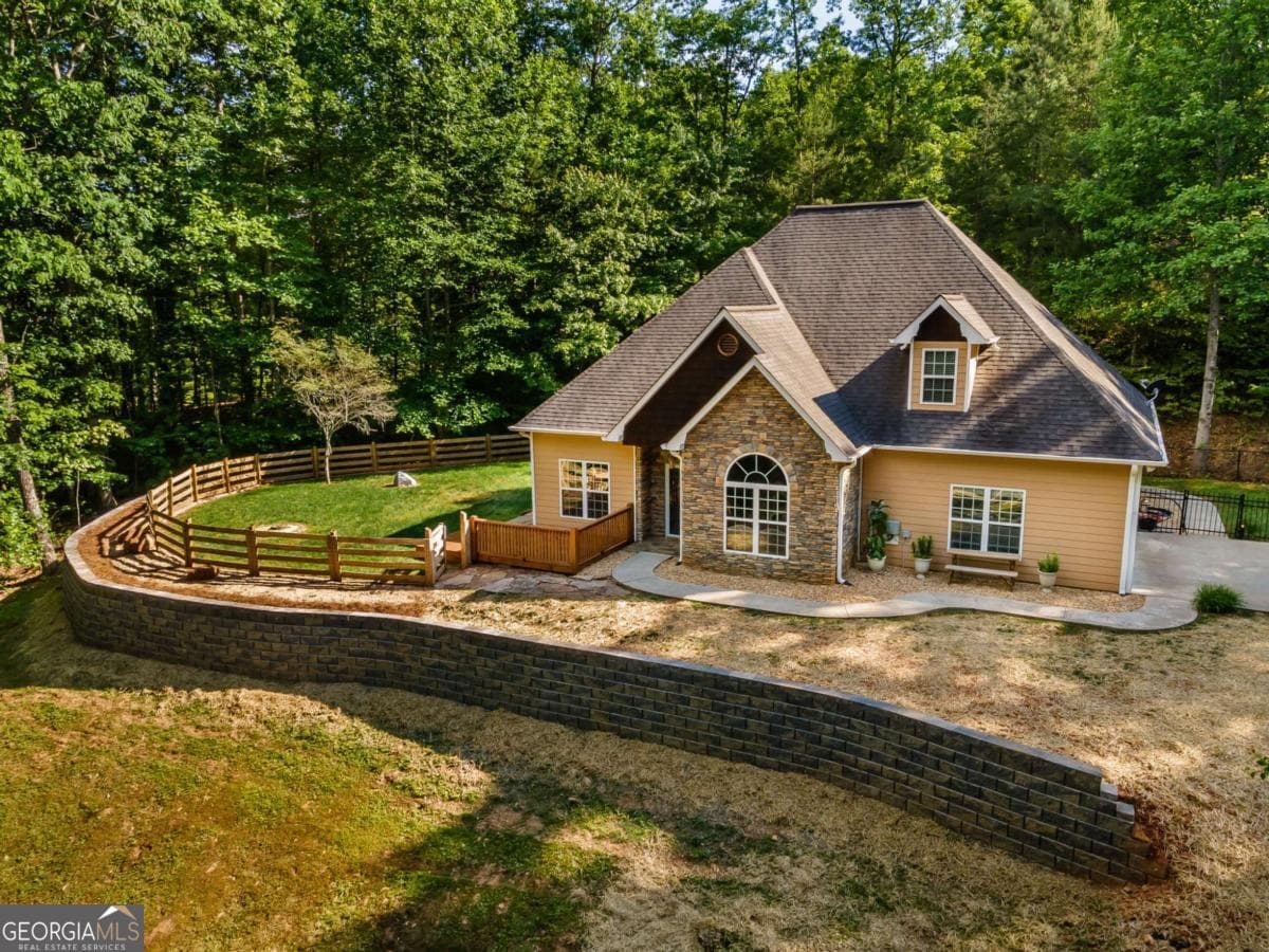 3 bedroom, 2.5 bathroom, 2,305 sq ft single family residence for sale at 201 Oakawana Trail, Blue Ridge, GA 30513 — photo 1 of 49