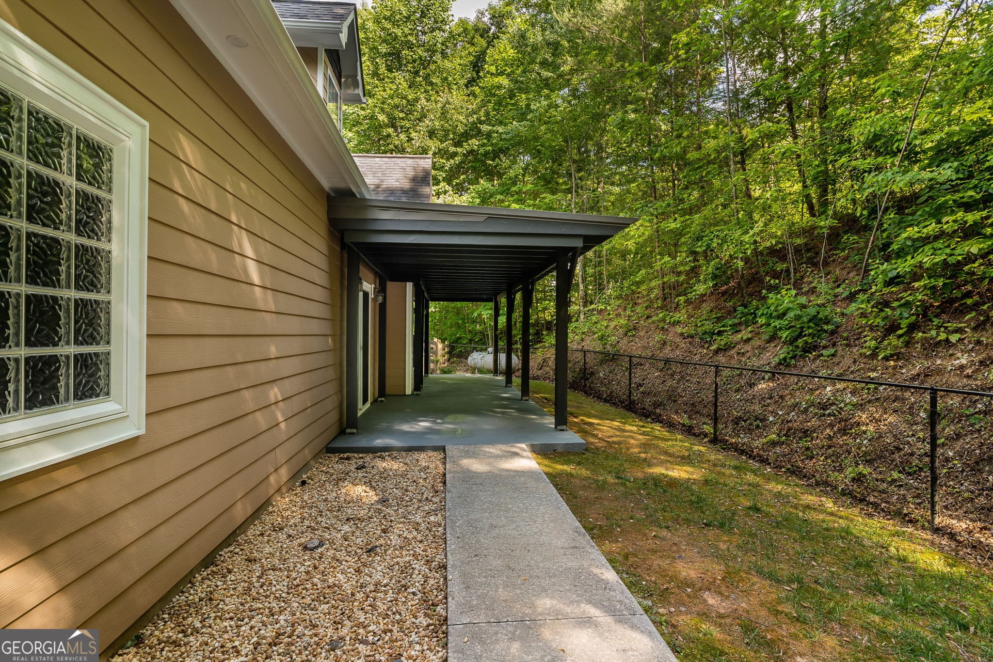 3 bedroom, 2.5 bathroom, 2,305 sq ft single family residence for sale at 201 Oakawana Trail, Blue Ridge, GA 30513 — photo 9