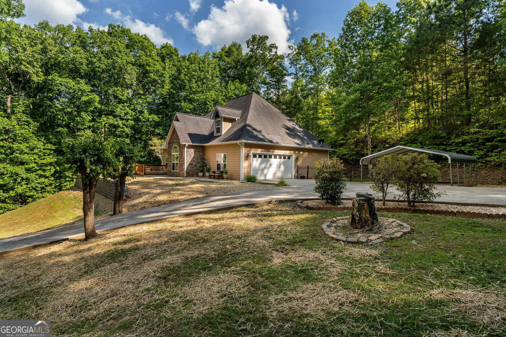 3 bedroom, 2.5 bathroom, 2,305 sq ft single family residence for sale at 201 Oakawana Trail, Blue Ridge, GA 30513 — photo 10