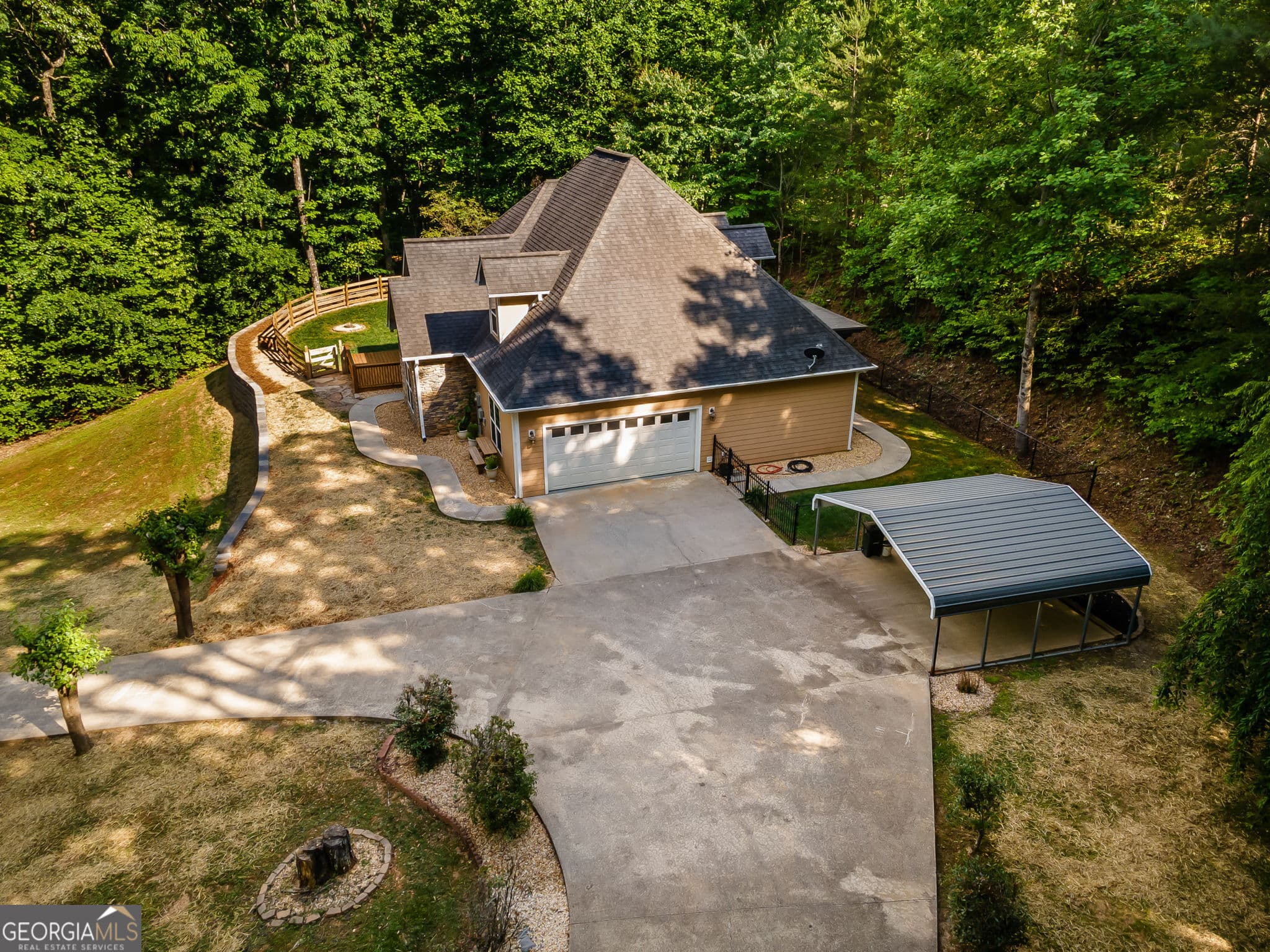 3 bedroom, 2.5 bathroom, 2,305 sq ft single family residence for sale at 201 Oakawana Trail, Blue Ridge, GA 30513 — photo 4