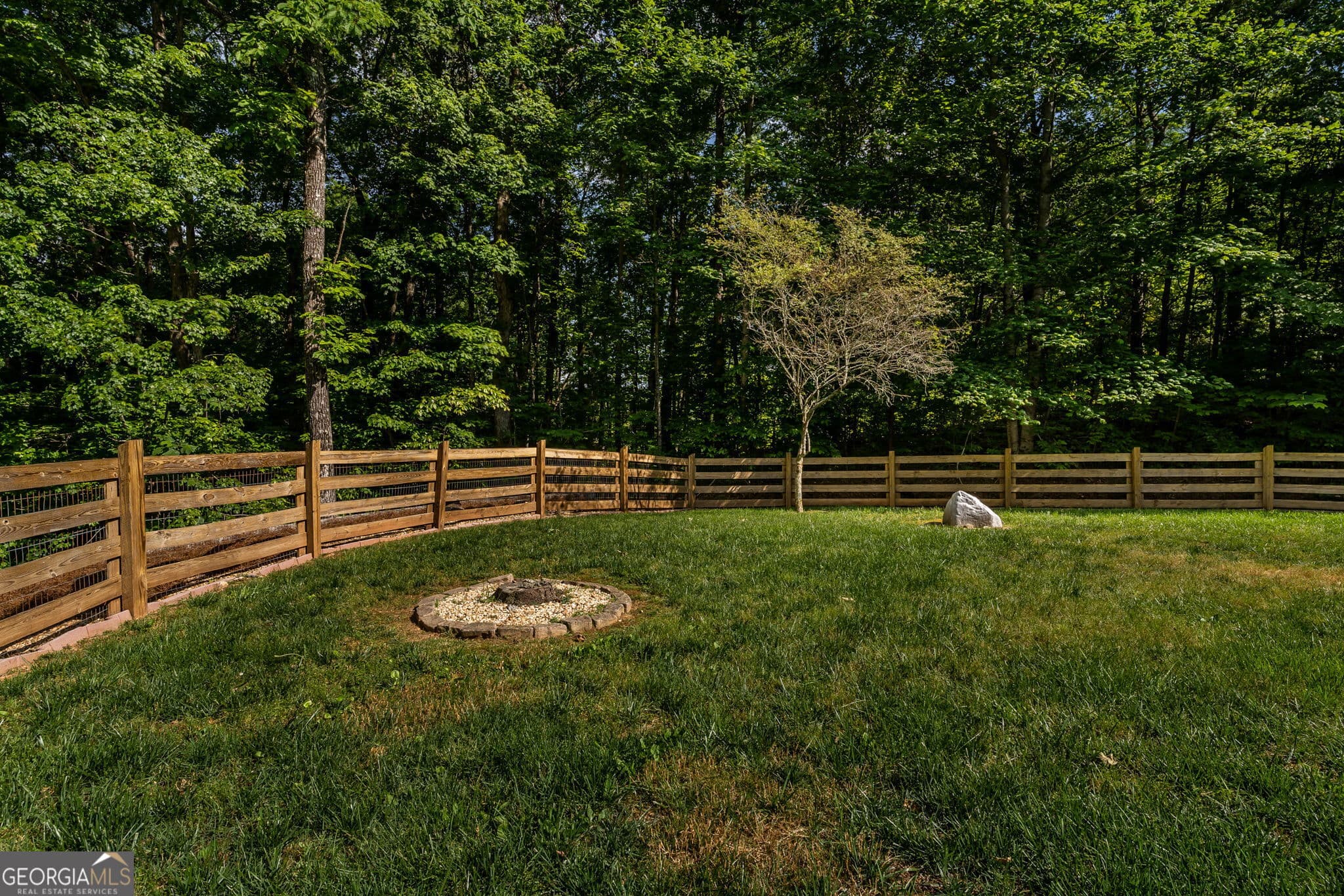 3 bedroom, 2.5 bathroom, 2,305 sq ft single family residence for sale at 201 Oakawana Trail, Blue Ridge, GA 30513 — photo 8