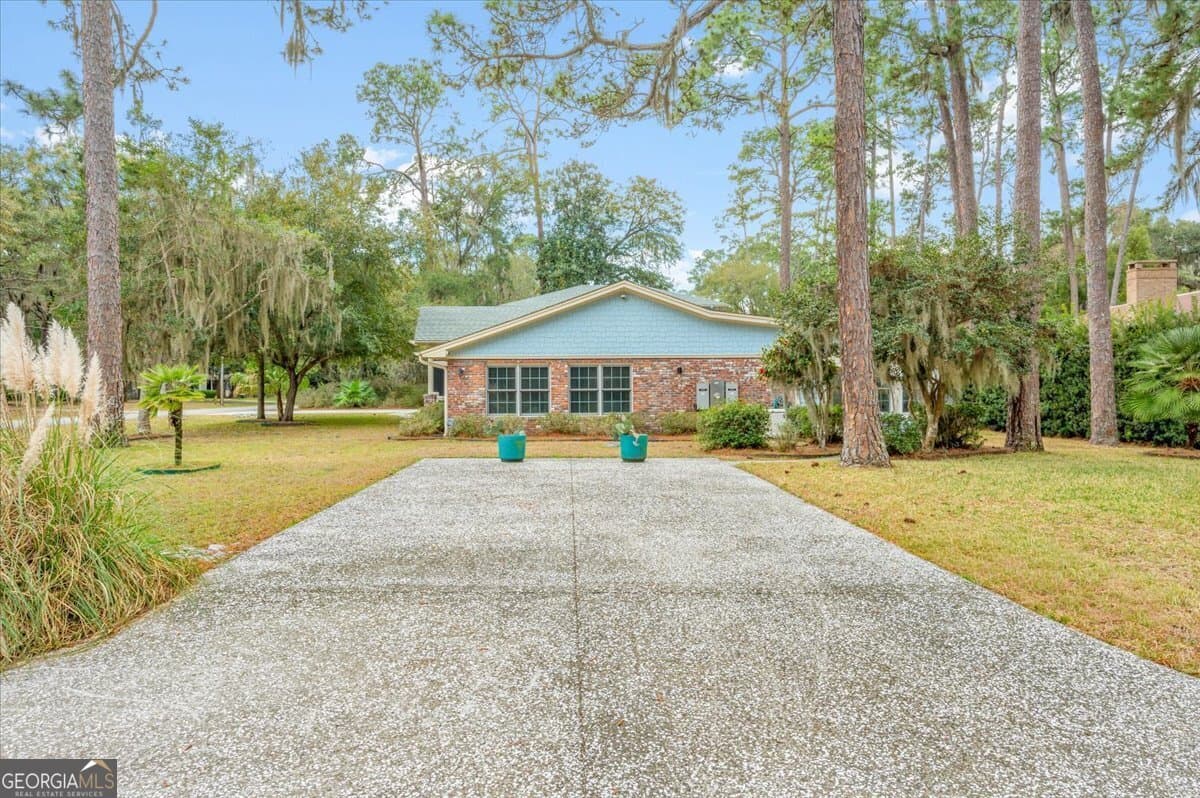 4 bedroom, 4.5 bathroom, 4,489 sq ft single family residence for sale at 636 Old Plantation Road, Jekyll Island, GA 31527 — photo 9