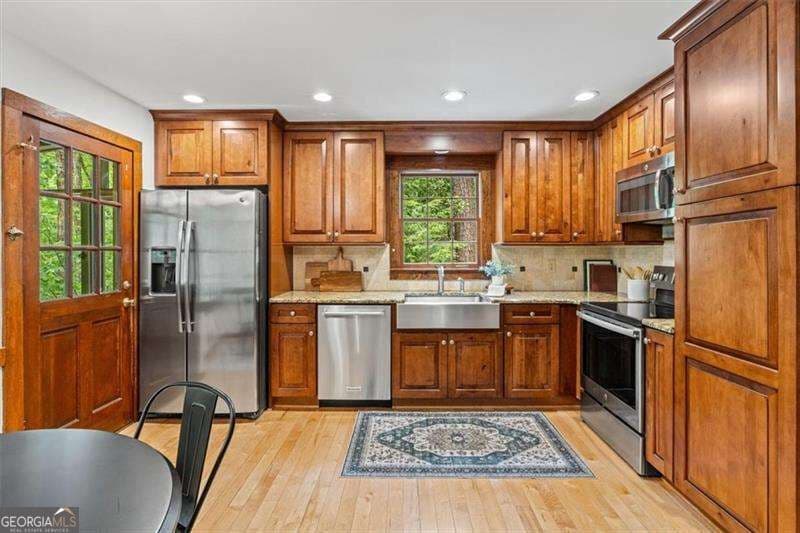 3 bedroom, 2 bathroom, 2,226 sq ft single family residence for sale at 4037 Crossfield Place, Marietta, GA 30062 — photo 8