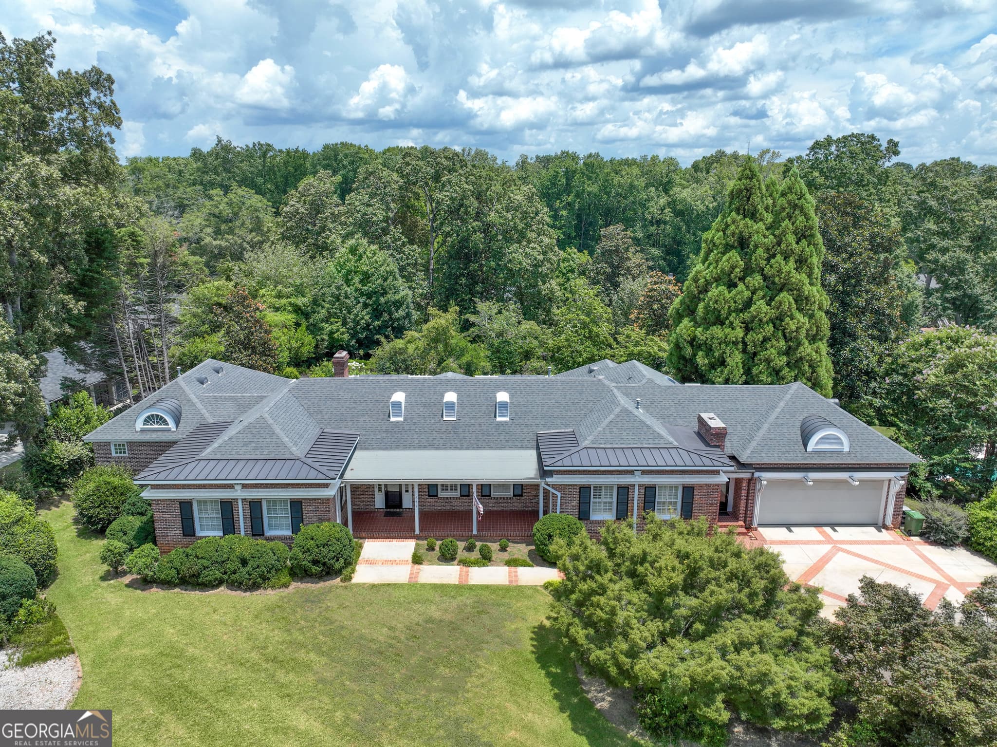 3 bedroom, 3 bathroom, 3,903 sq ft single family residence for sale at 651 Brook Circle, Griffin, GA 30224 — photo 5
