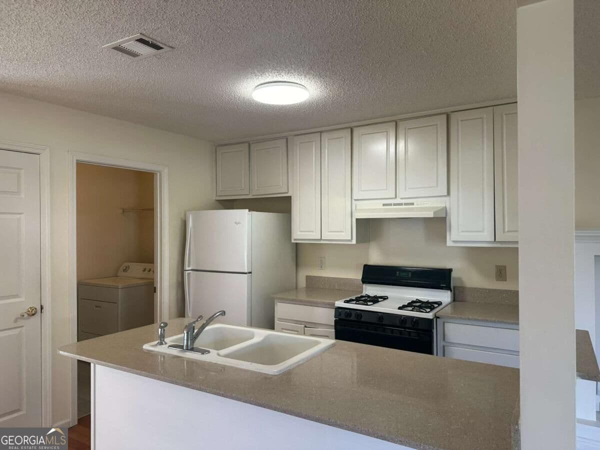 3 bedroom, 1.5 bathroom, 1,120 sq ft single family residence for rent at 839 Tramore Drive, Stockbridge, GA 30281 for $1,500 a month — photo 4