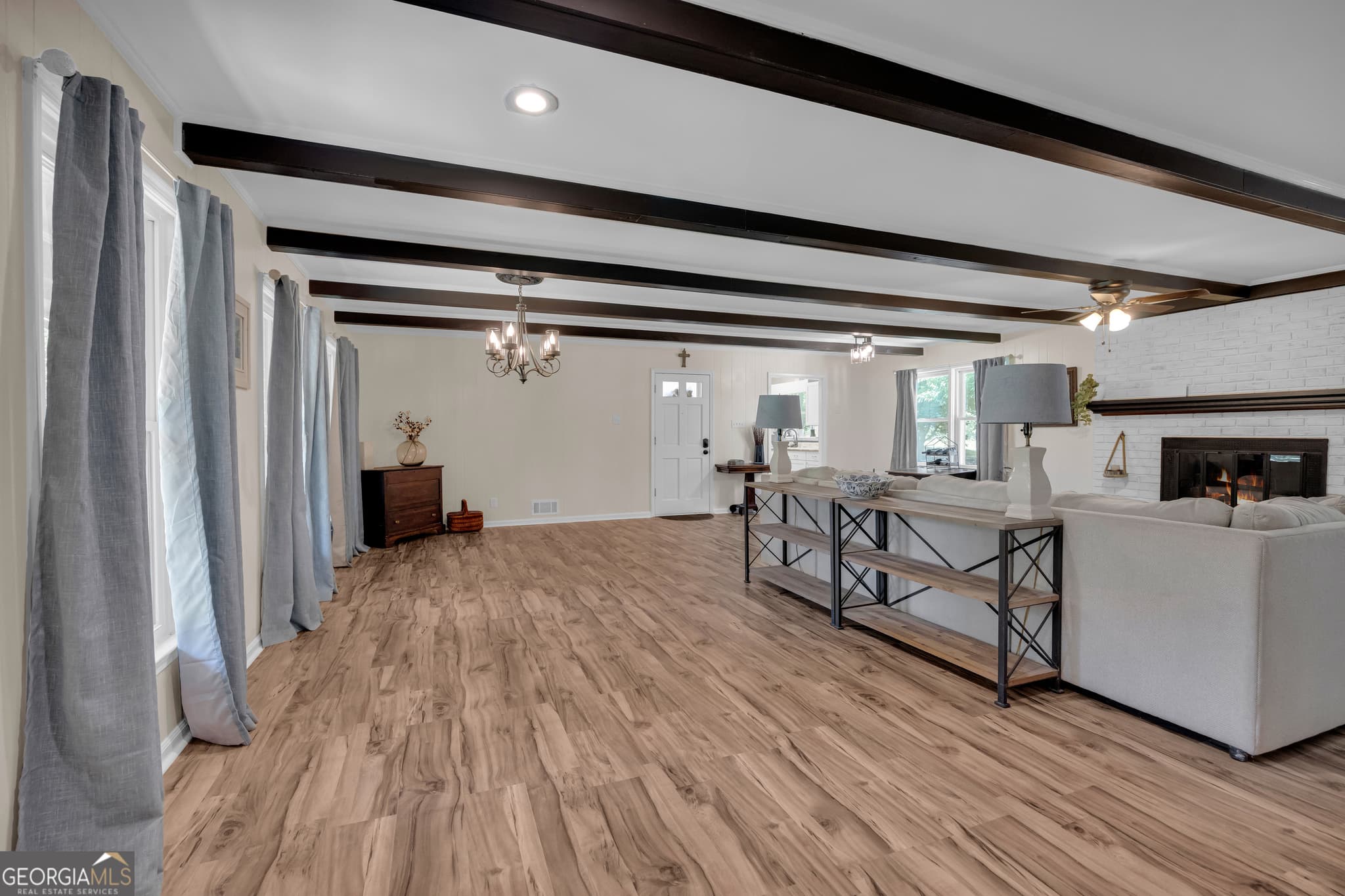3 bedroom, 2 bathroom, 1,986 sq ft single family residence for sale at 101 W Hendricks Street, Bowman, GA 30624 — photo 6