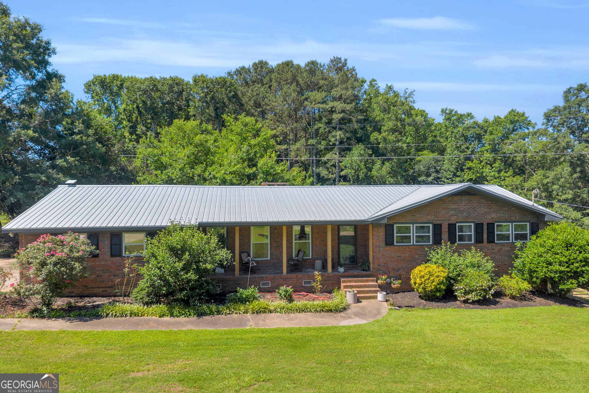 3 bedroom, 2 bathroom, 1,986 sq ft single family residence for sale at 101 W Hendricks Street, Bowman, GA 30624