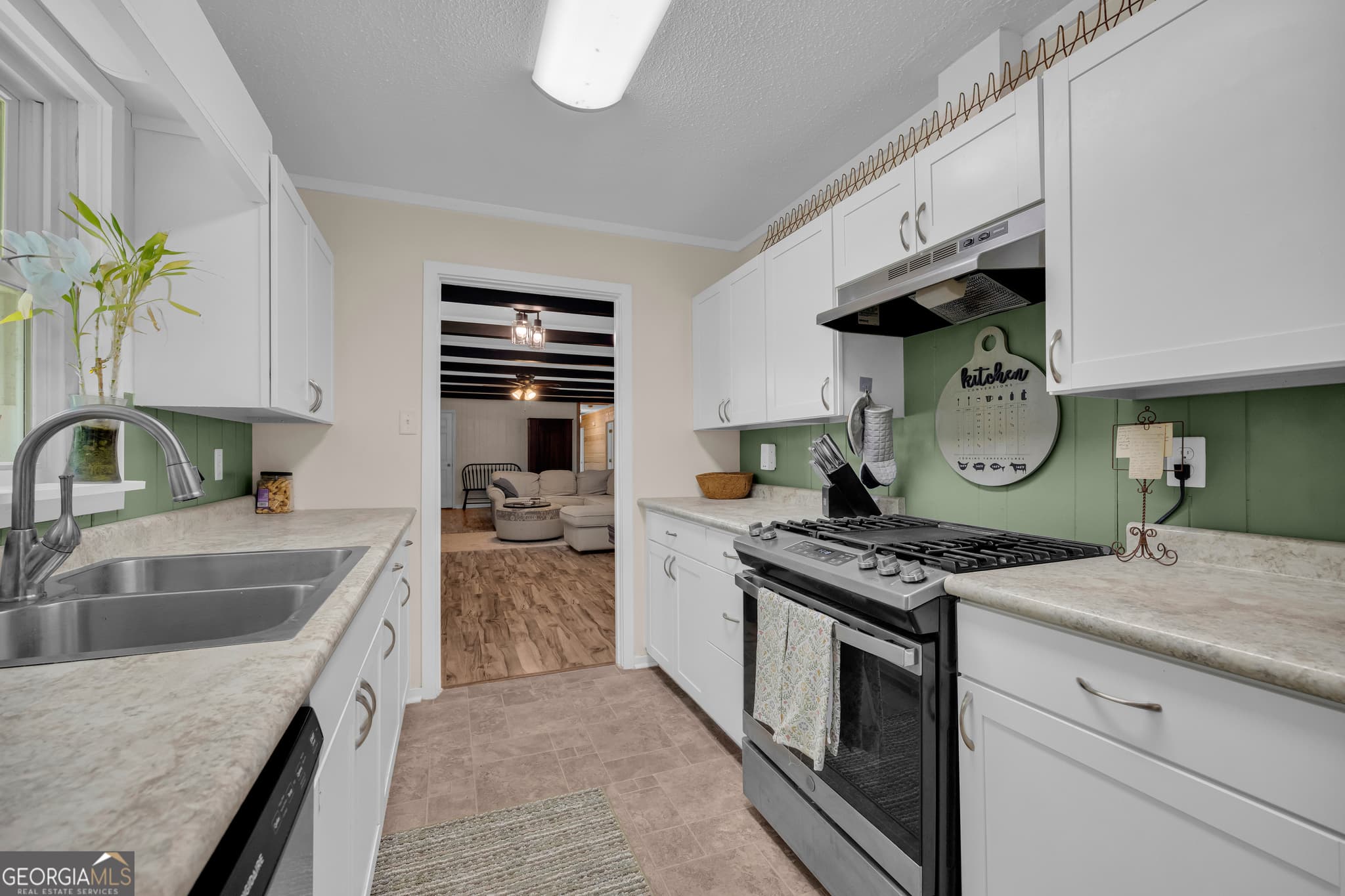 3 bedroom, 2 bathroom, 1,986 sq ft single family residence for sale at 101 W Hendricks Street, Bowman, GA 30624 — photo 10