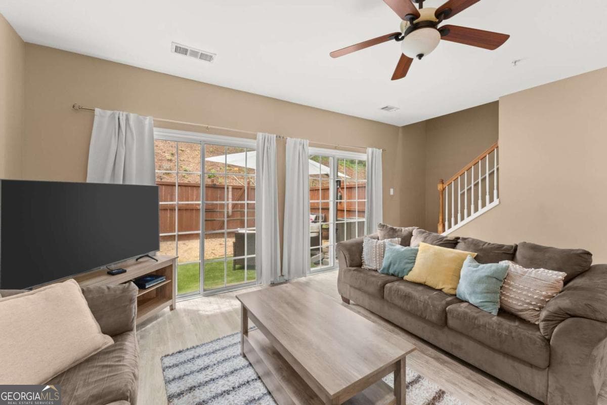 3 bedroom, 2.5 bathroom, 1,638 sq ft townhouse for sale at 268 Kigian Trail, Woodstock, GA 30188 — photo 6