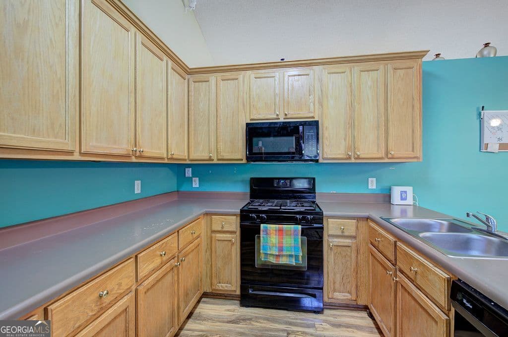 4 bedroom, 3 bathroom, 2,126 sq ft single family residence for sale at 28 Hedgerow Court, Cartersville, GA 30120 — photo 10