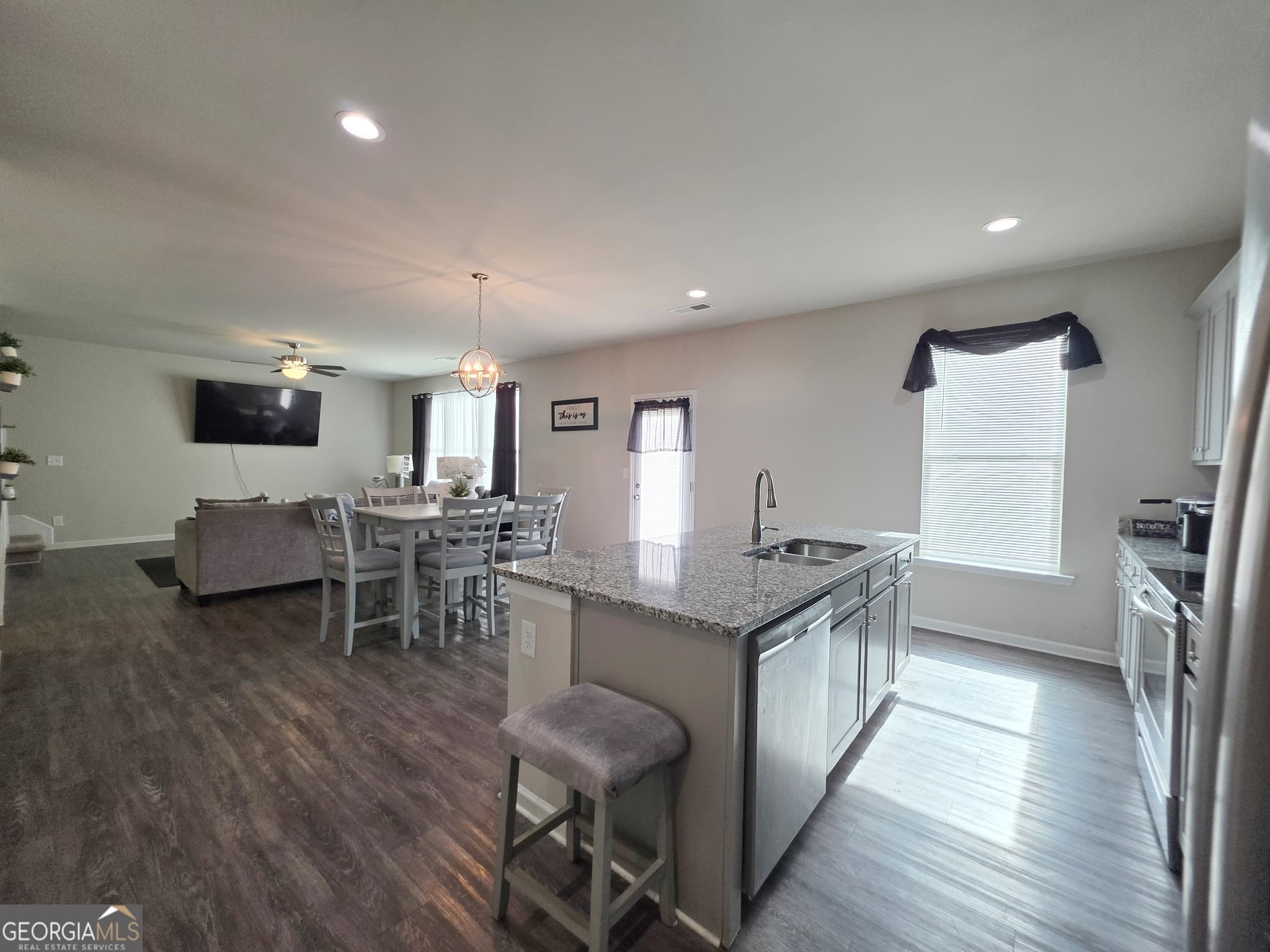 4 bedroom, 2.5 bathroom, 2,143 sq ft single family residence for sale at 133 Red Birch Lane, Warner Robins, GA 31093 — photo 7