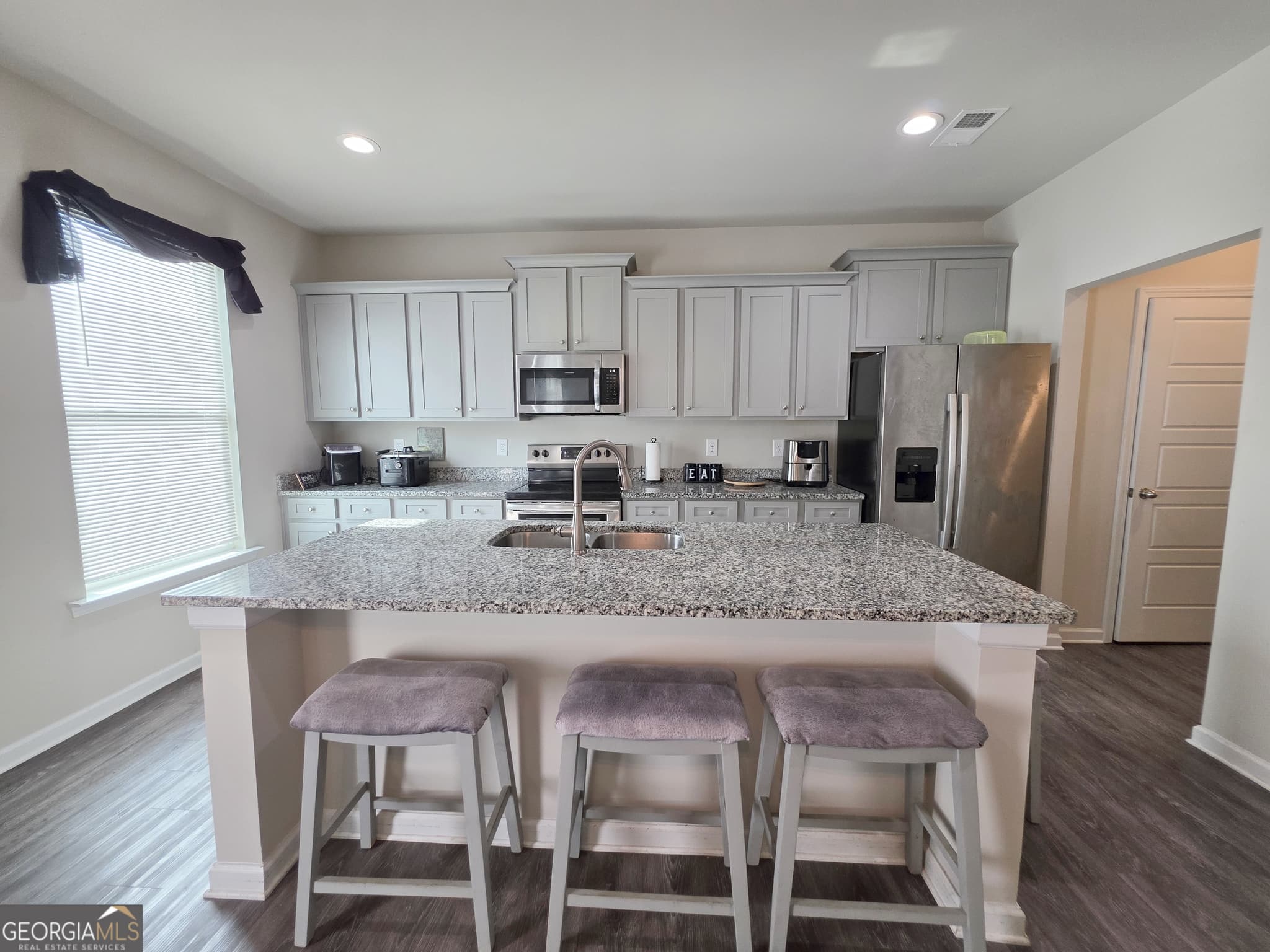 4 bedroom, 2.5 bathroom, 2,143 sq ft single family residence for sale at 133 Red Birch Lane, Warner Robins, GA 31093 — photo 9