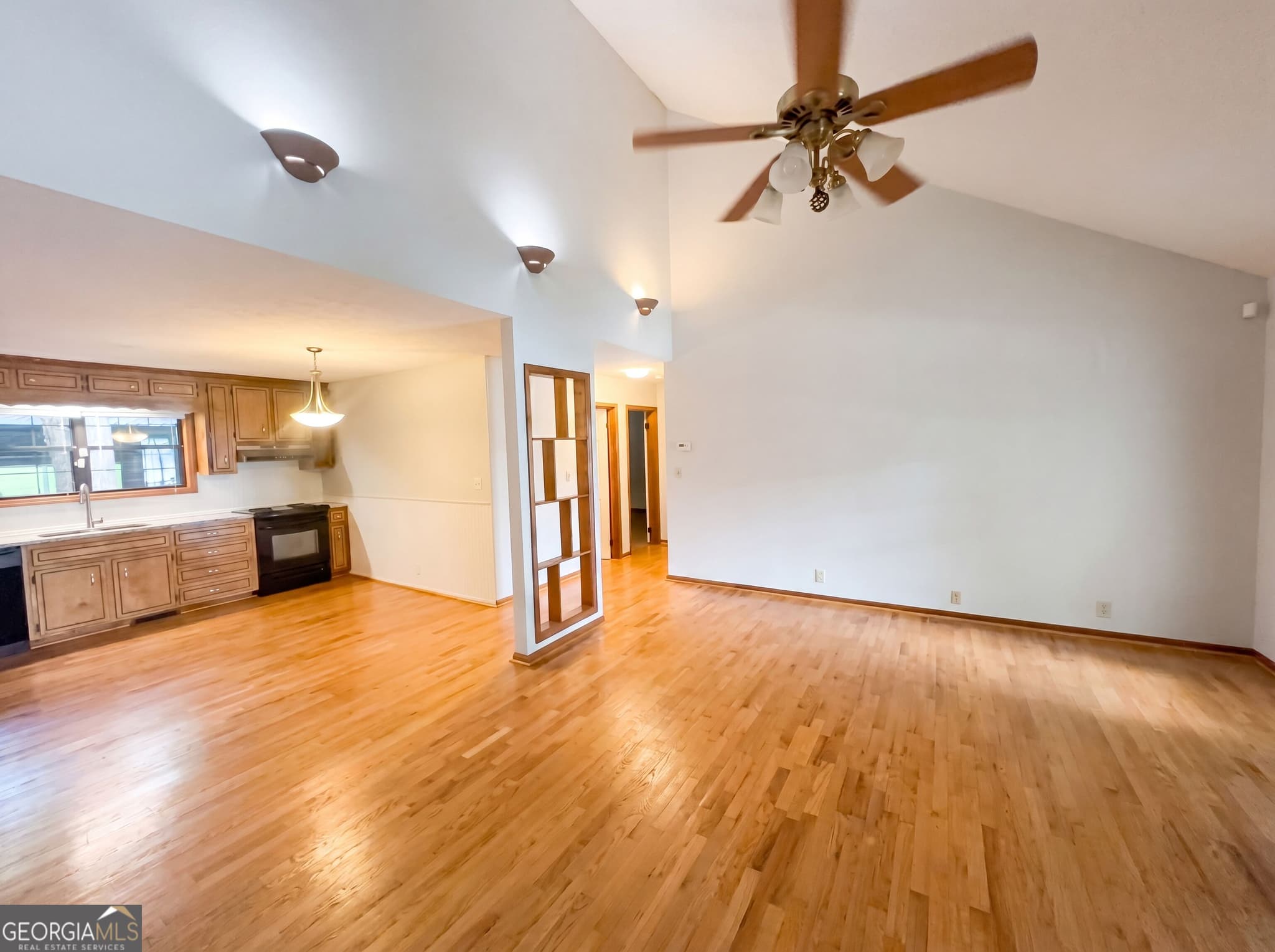 3 bedroom, 3 bathroom, 1,585 sq ft single family residence for sale at 120 Bay Court, Eatonton, GA 31024 — photo 7