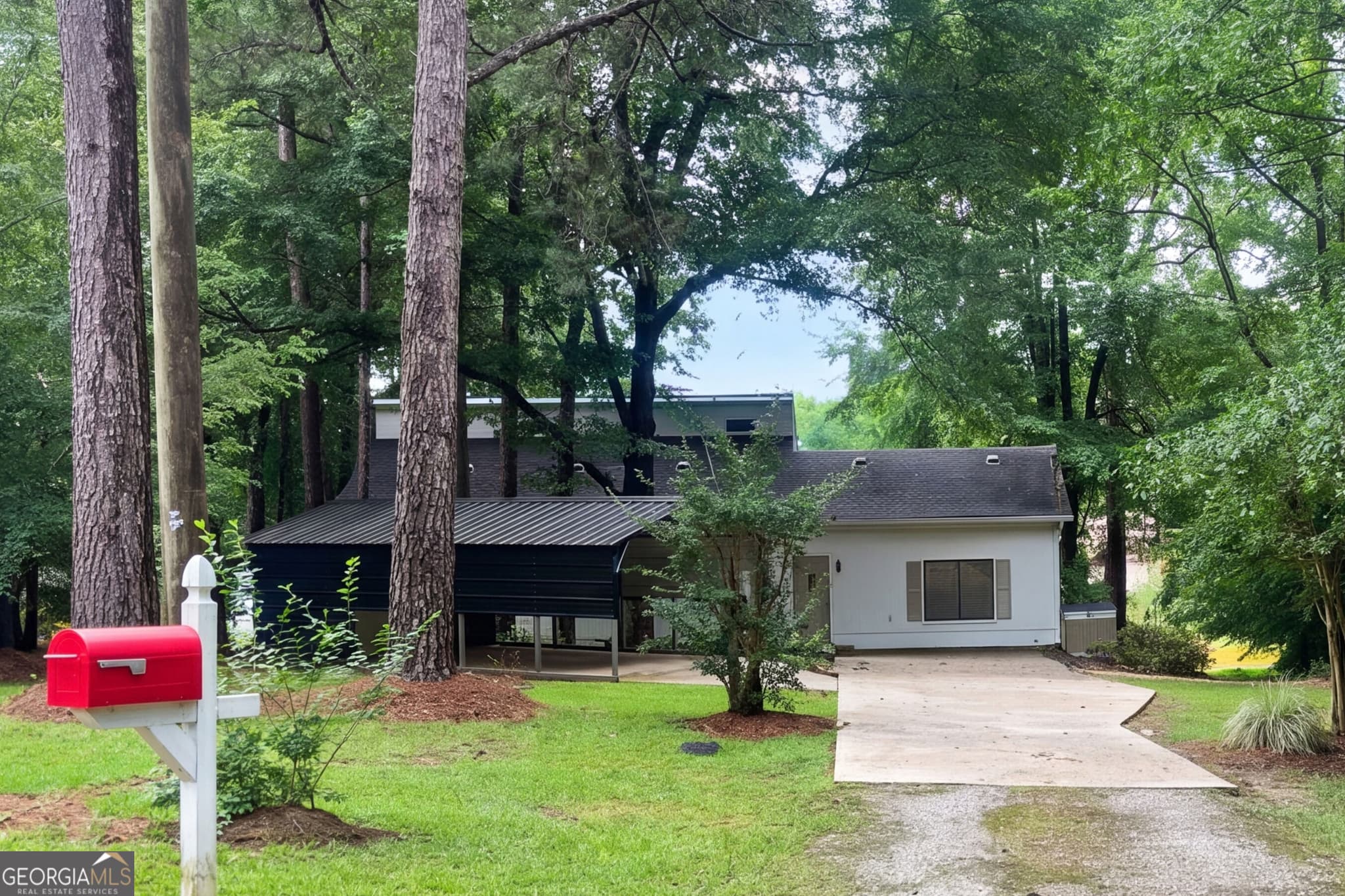 3 bedroom, 3 bathroom, 1,585 sq ft single family residence for sale at 120 Bay Court, Eatonton, GA 31024
