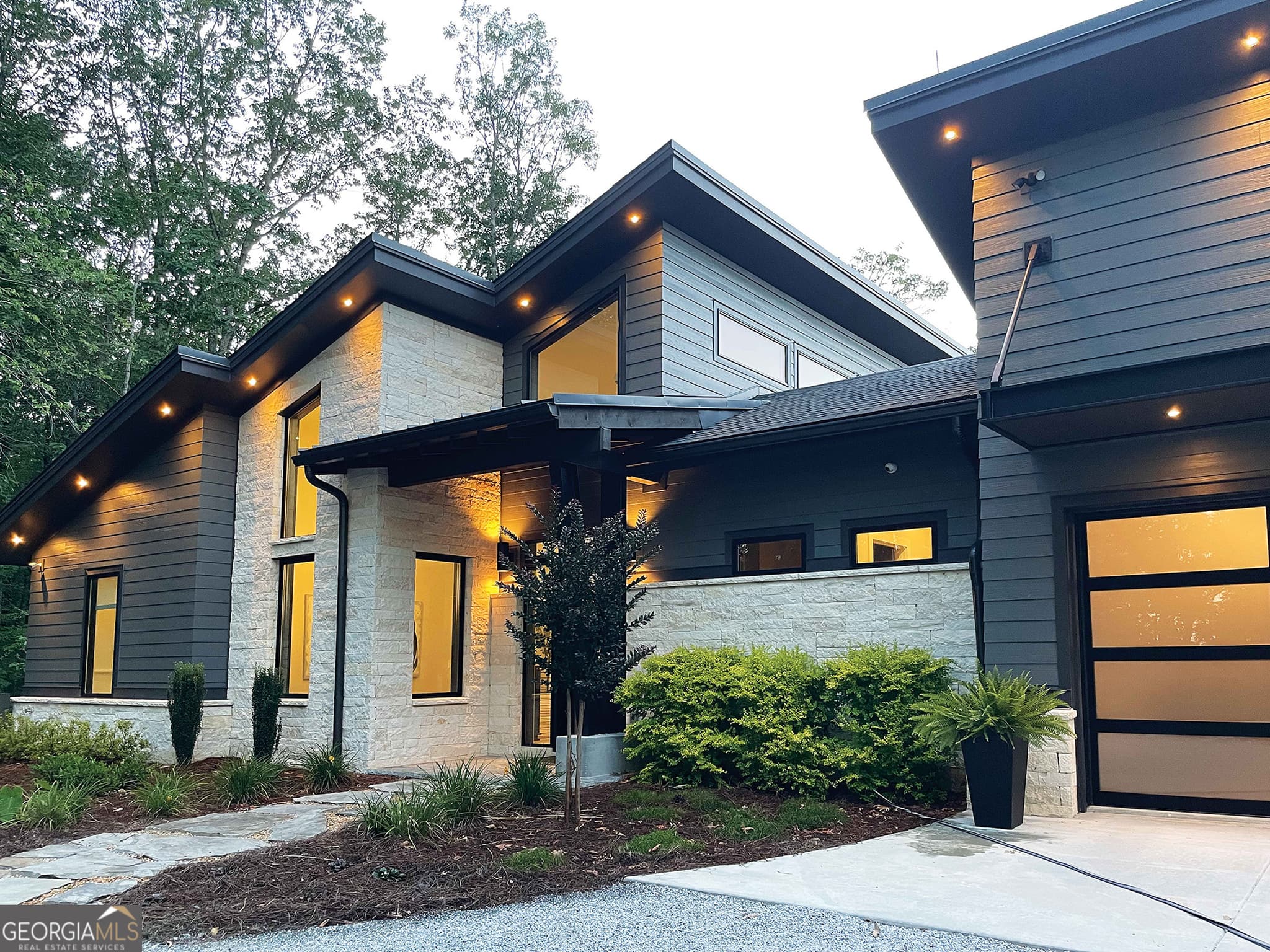 6 bedroom, 4.5 bathroom, 3,732 sq ft single family residence for sale at 377 Charmont Drive, Tiger, GA 30576 — photo 2