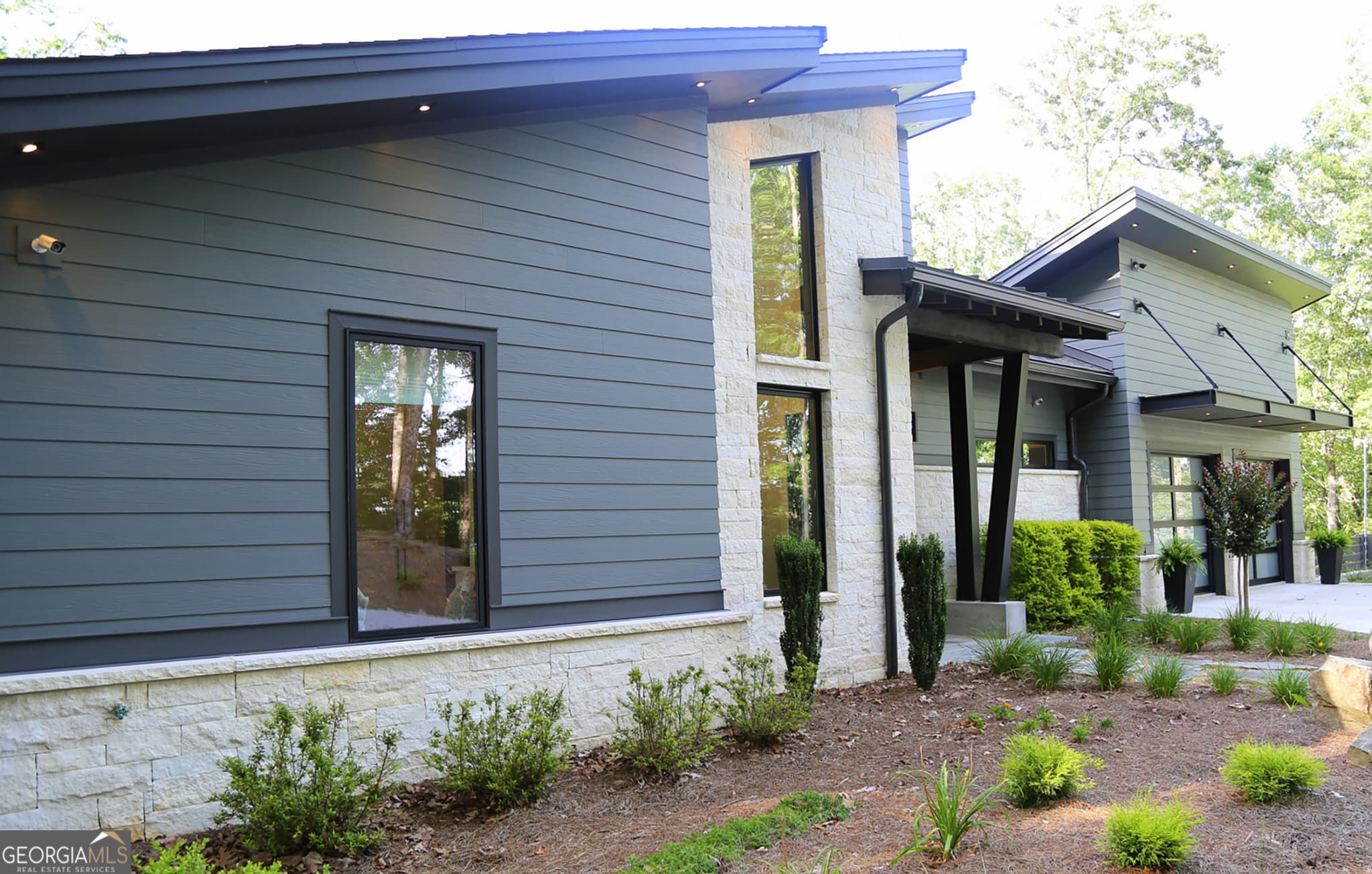 6 bedroom, 4.5 bathroom, 3,732 sq ft single family residence for sale at 377 Charmont Drive, Tiger, GA 30576 — photo 6