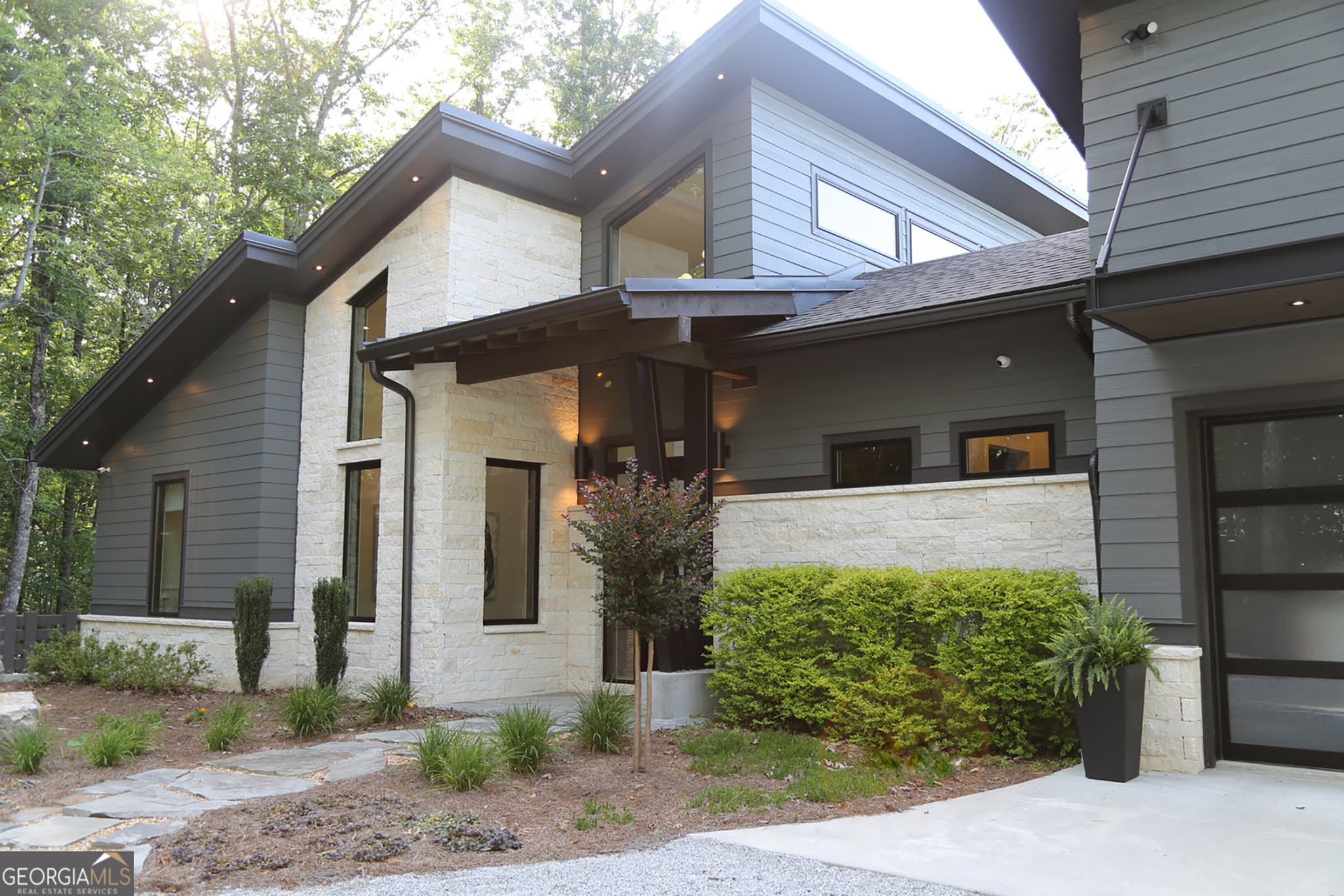 6 bedroom, 4.5 bathroom, 3,732 sq ft single family residence for sale at 377 Charmont Drive, Tiger, GA 30576 — photo 5