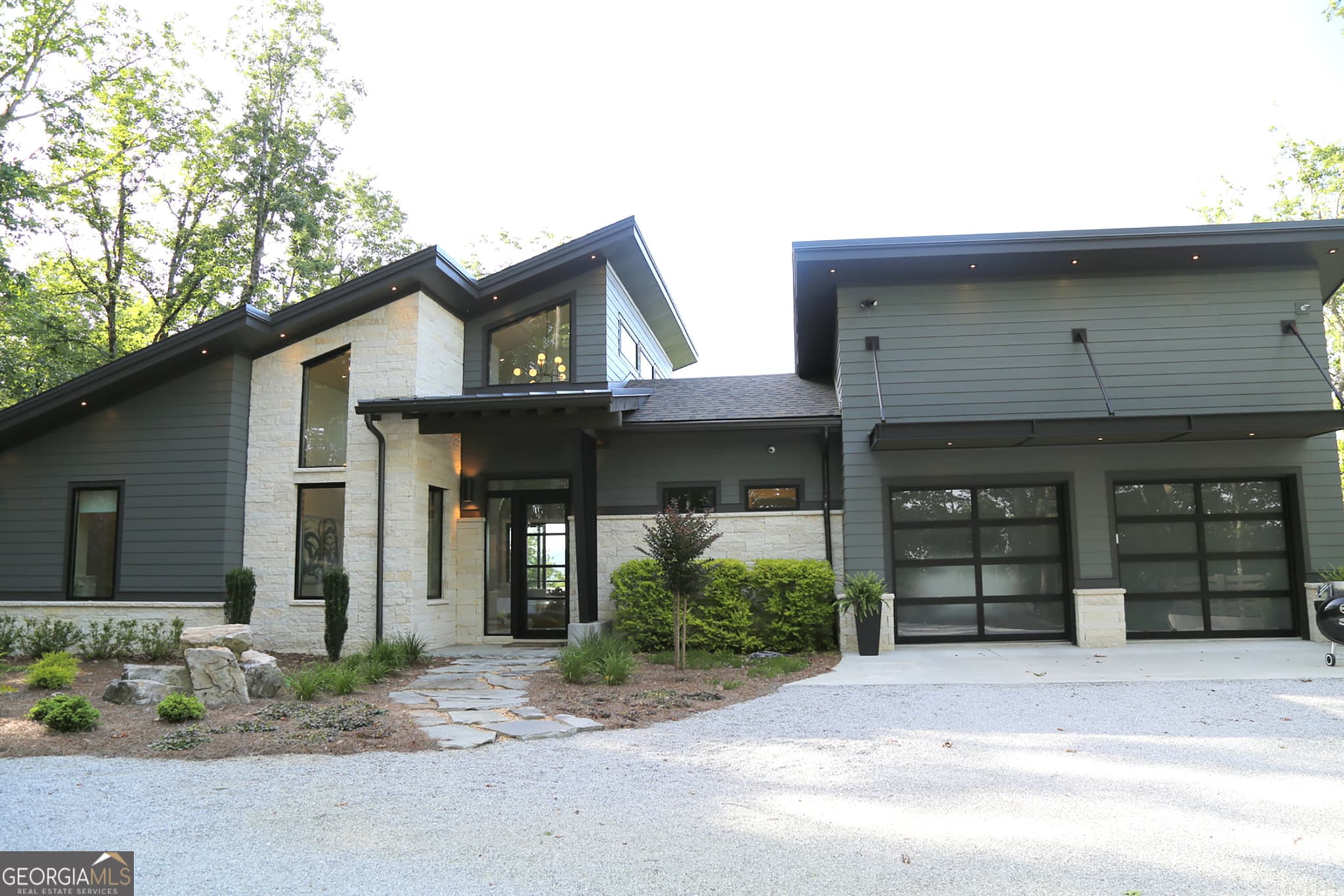 6 bedroom, 4.5 bathroom, 3,732 sq ft single family residence for sale at 377 Charmont Drive, Tiger, GA 30576 — photo 4