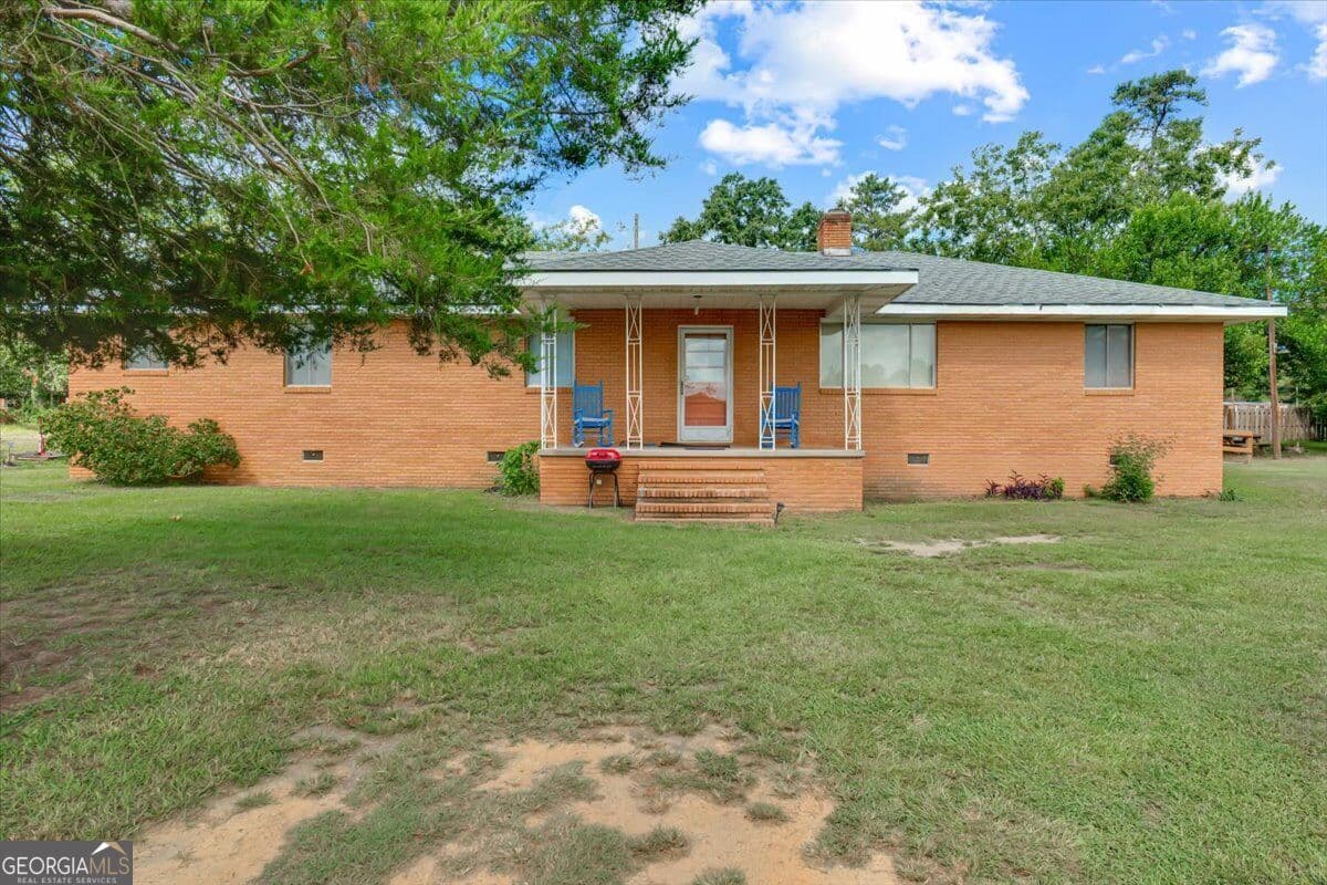 6 bedroom, 3 bathroom, 2,100 sq ft single family residence for sale at 452 Brad Mary Lake Road, Harlem, GA 30814