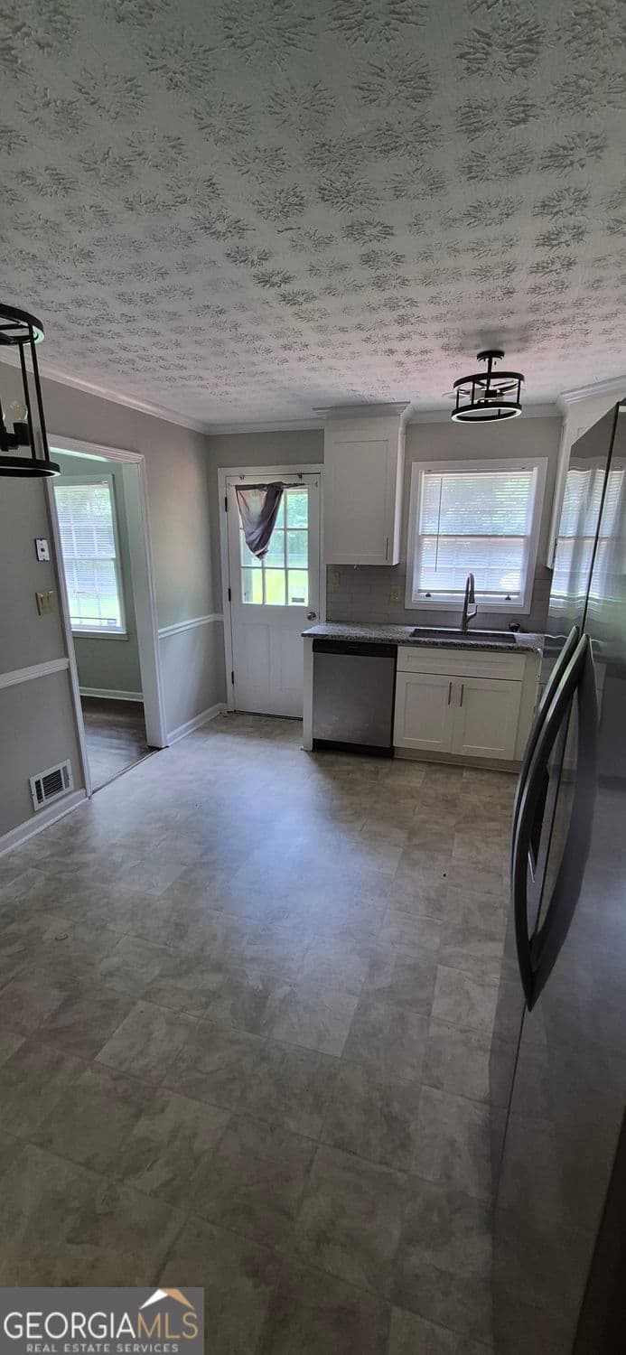 3 bedroom, 2 bathroom, 1,085 sq ft single family residence for rent at 5030 Beth Street, Douglasville, GA 30135 for $1,650 a month — photo 8