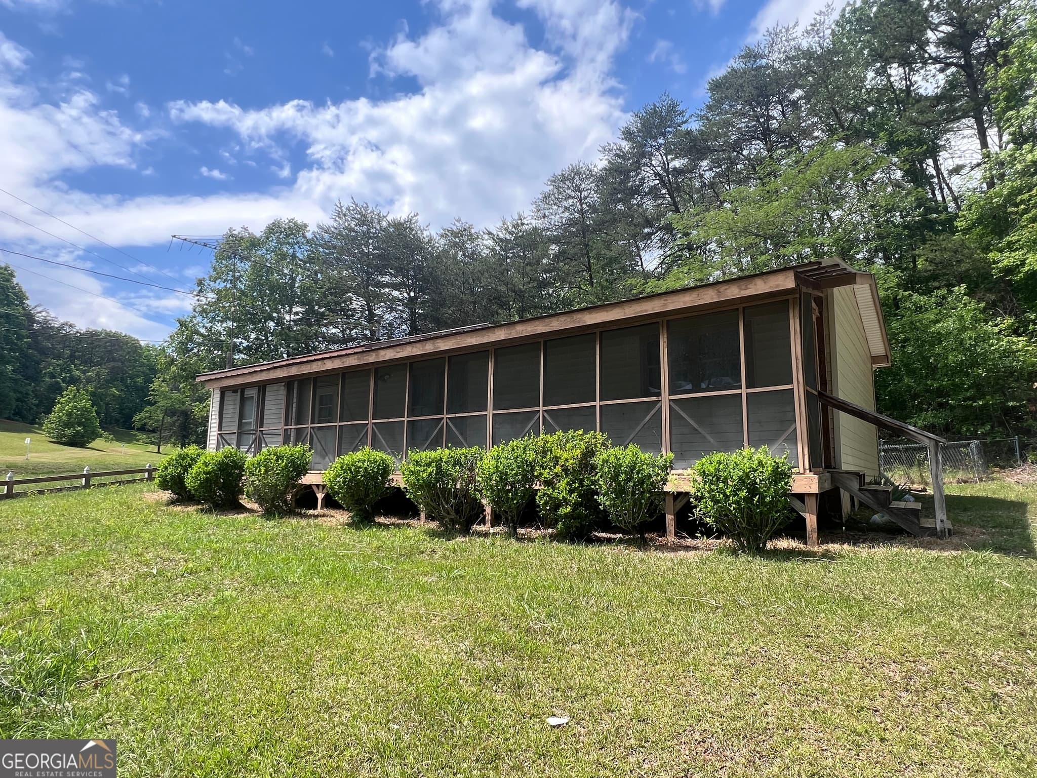 2 bedroom, 1 bathroom, 900 sq ft single family residence for rent at 844 Shorewood Circle, Toccoa, GA 30577 for $1,500 a month — photo 2