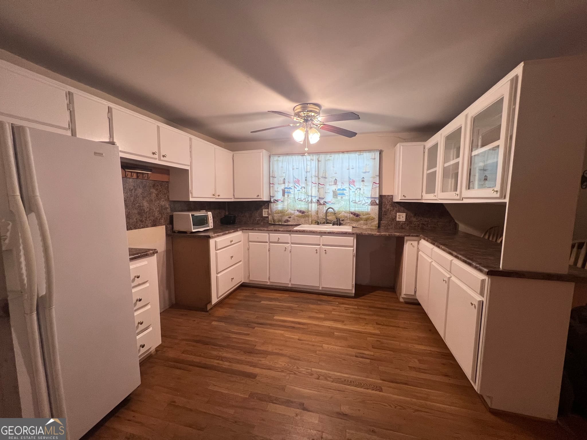 2 bedroom, 1 bathroom, 900 sq ft single family residence for rent at 844 Shorewood Circle, Toccoa, GA 30577 for $1,500 a month — photo 6