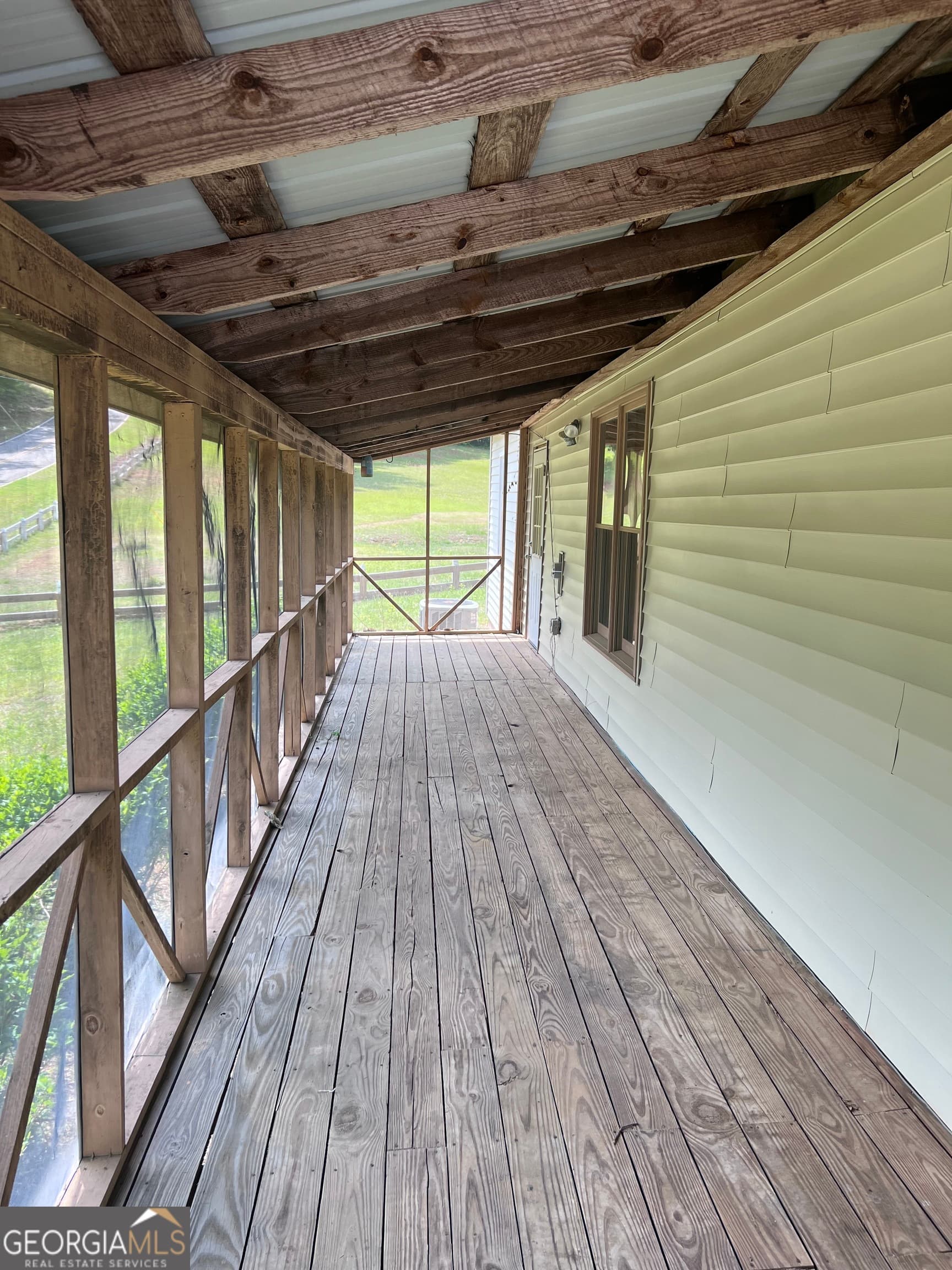 2 bedroom, 1 bathroom, 900 sq ft single family residence for rent at 844 Shorewood Circle, Toccoa, GA 30577 for $1,500 a month — photo 3
