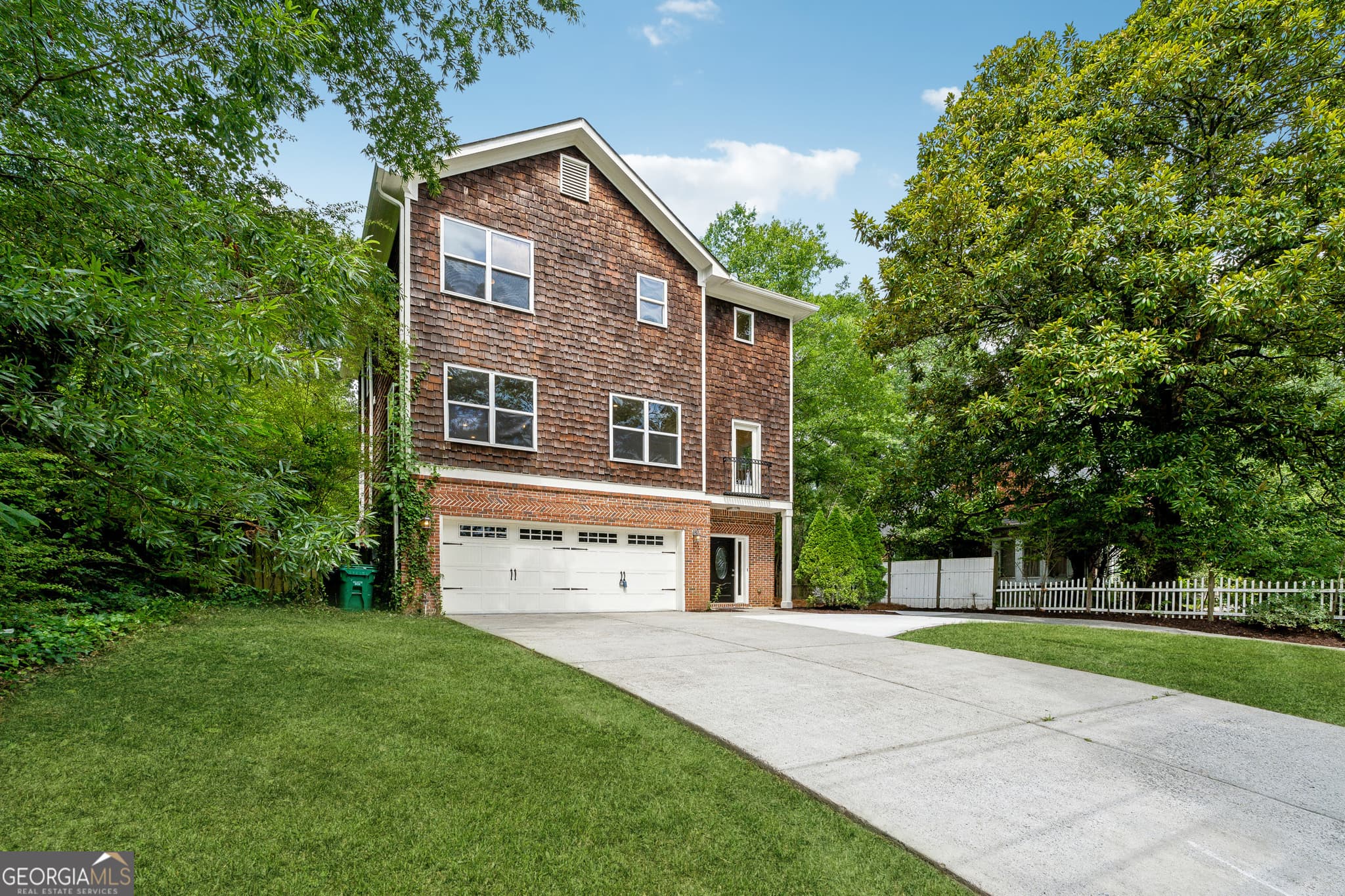 4 bedroom, 3.5 bathroom, 3,645 sq ft single family residence for sale at 1303 N Druid Hills Road, Brookhaven, GA 30319 — photo 2