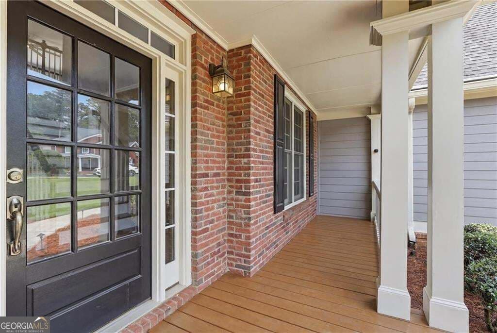5 bedroom, 4.5 bathroom, 4,520 sq ft single family residence for sale at 127 Laurel Ridge Drive, Alpharetta, GA 30004 — photo 3