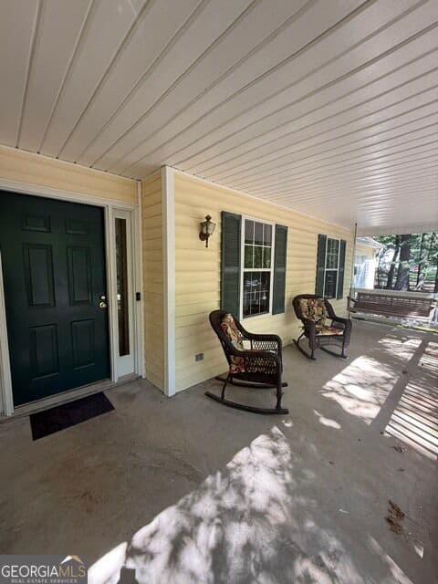 3 bedroom, 2 bathroom, 1,632 sq ft single family residence for sale at 255 Lakeside Drive, Covington, GA 30016 — photo 6