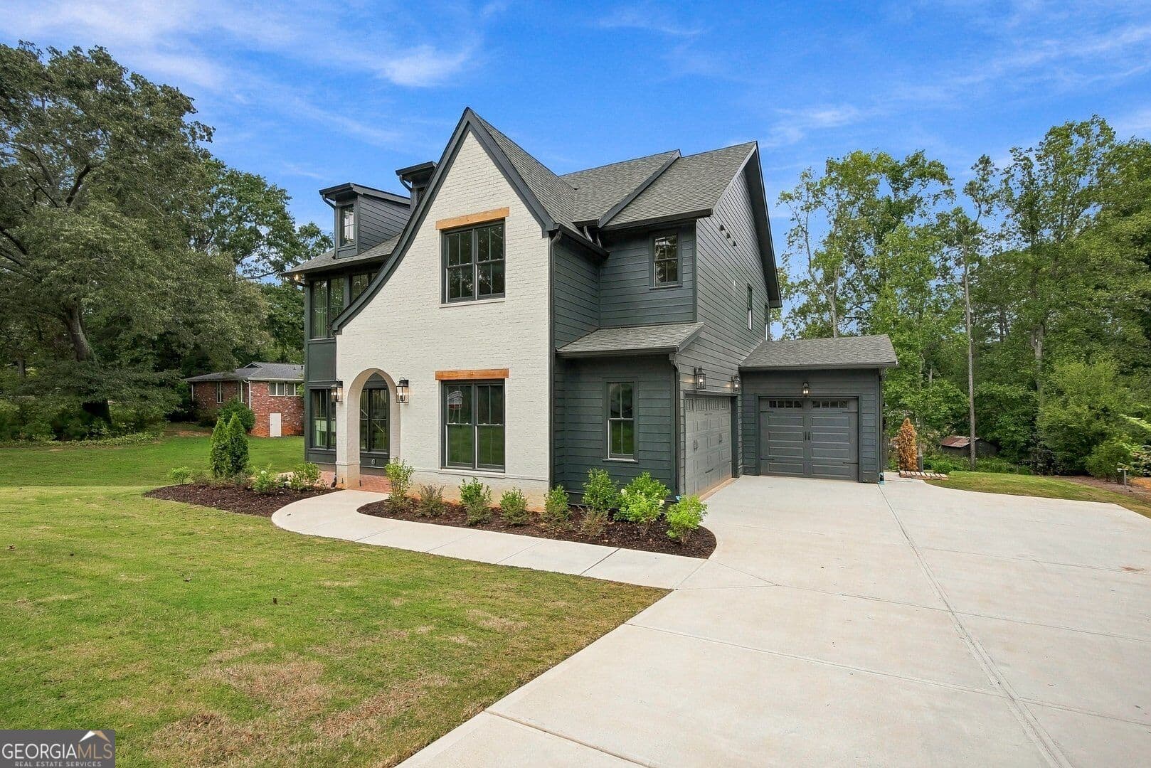 5 bedroom, 4.5 bathroom, 4,640 sq ft single family residence for sale at 880 Austin Drive, Smyrna, GA 30082 — photo 2