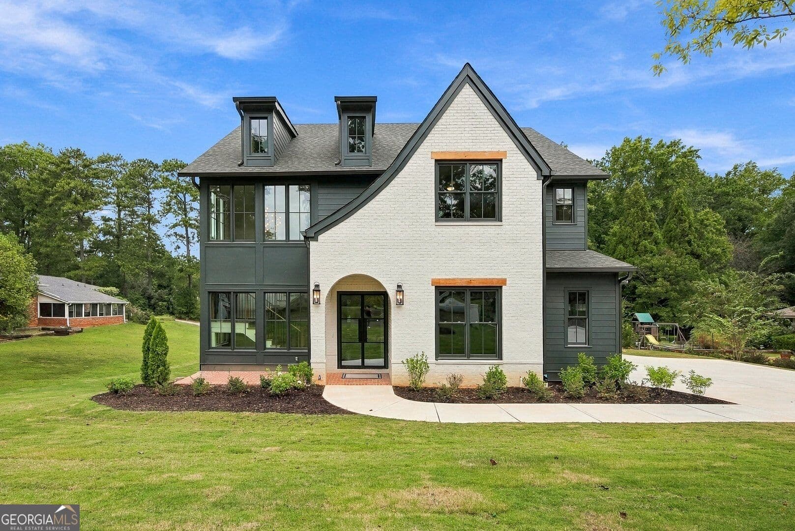 5 bedroom, 4.5 bathroom, 4,640 sq ft single family residence for sale at 880 Austin Drive, Smyrna, GA 30082 — photo 3