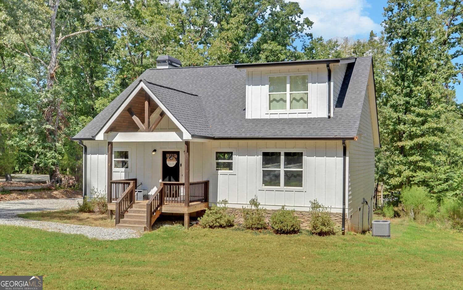 3 bedroom, 2.5 bathroom, 2,065 sq ft single family residence for sale at 322 Paradise Point Road, Hartwell, GA 30643 — photo 2