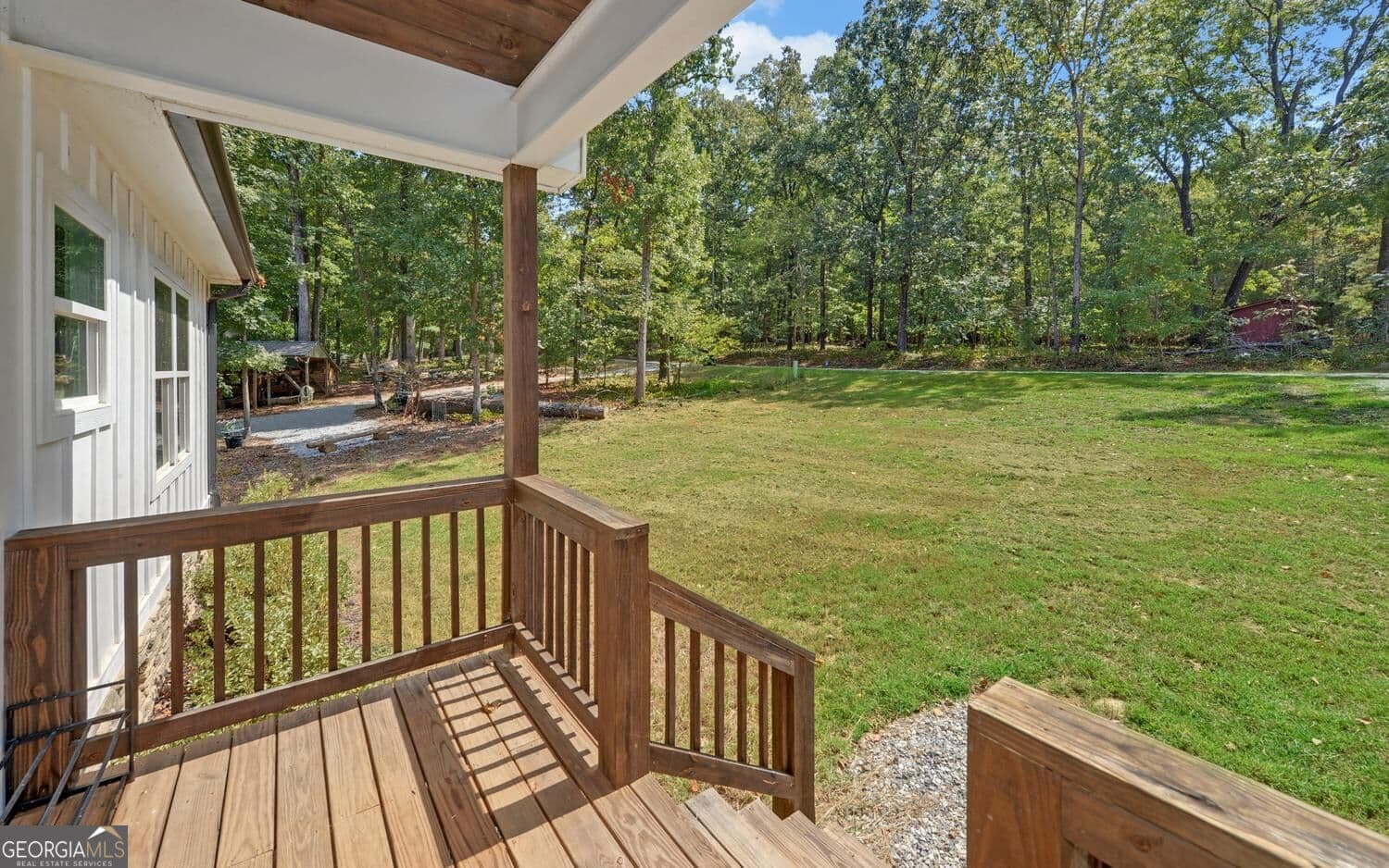3 bedroom, 2.5 bathroom, 2,065 sq ft single family residence for sale at 322 Paradise Point Road, Hartwell, GA 30643 — photo 4