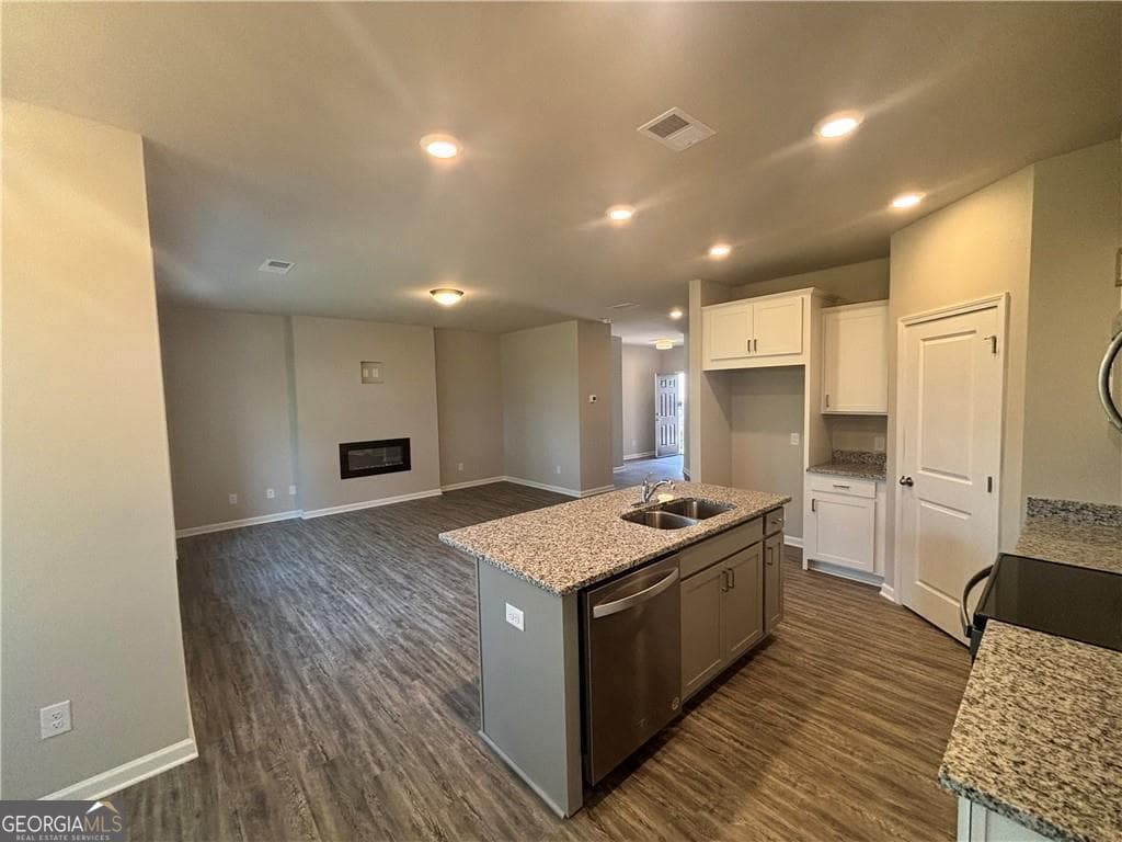 3 bedroom, 2.5 bathroom, 1,853 sq ft single family residence for sale at 162 Millers Lane, Calhoun, GA 30701 — photo 5