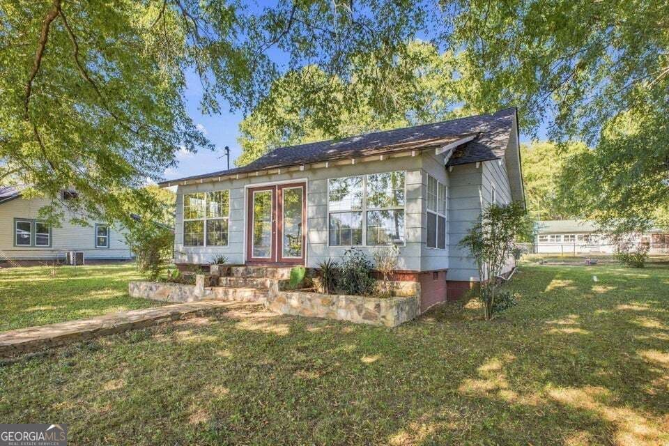 2 bedroom, 2 bathroom, 1,001 sq ft single family residence for sale at 910 S Chattanooga Street, Lafayette, GA 30728 — photo 2