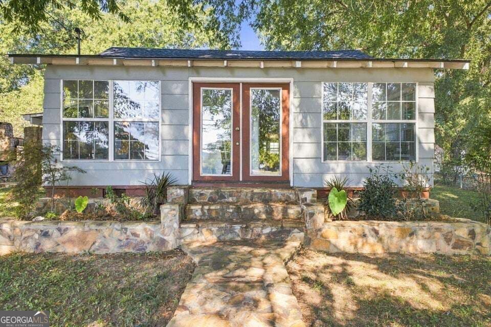 2 bedroom, 2 bathroom, 1,001 sq ft single family residence for sale at 910 S Chattanooga Street, Lafayette, GA 30728