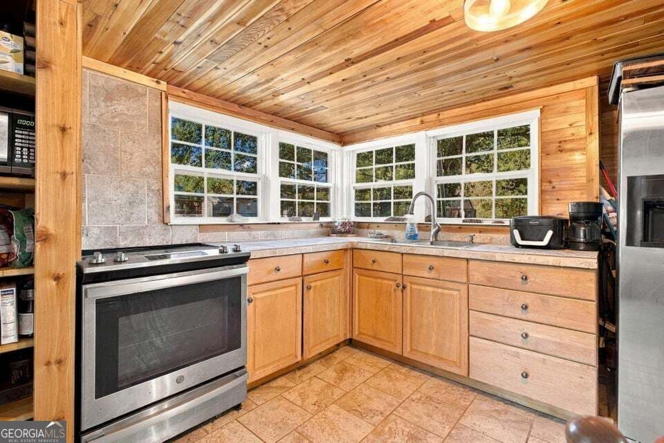 2 bedroom, 2 bathroom, 1,001 sq ft single family residence for sale at 910 S Chattanooga Street, Lafayette, GA 30728 — photo 10
