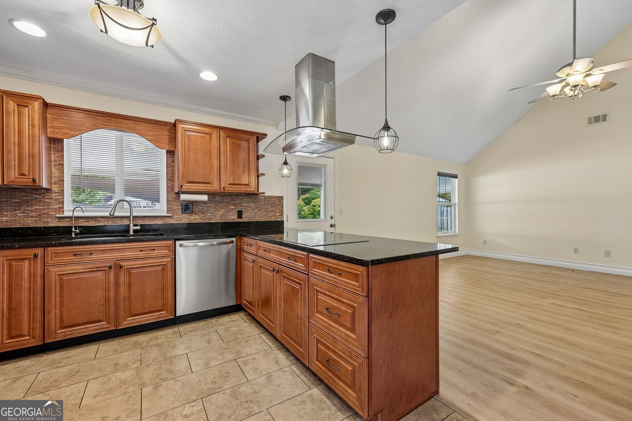 5 bedroom, 3 bathroom, 2,405 sq ft single family residence for sale at 101 Grouper Way, St. Marys, GA 31558 — photo 3
