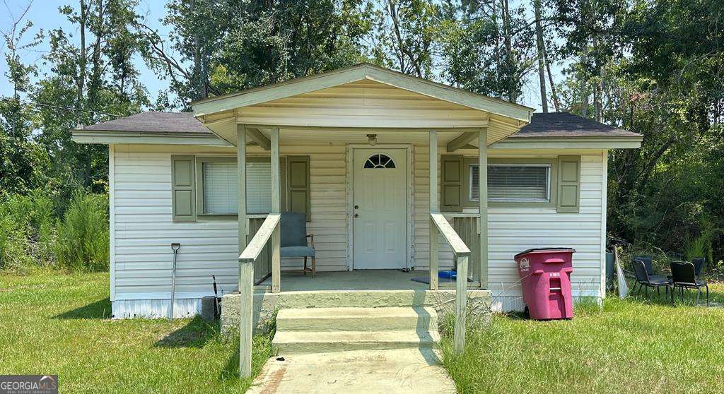 2 bedroom, 1 bathroom, 520 sq ft single family residence under contract at 35 Jerome, Baxley, GA 31513