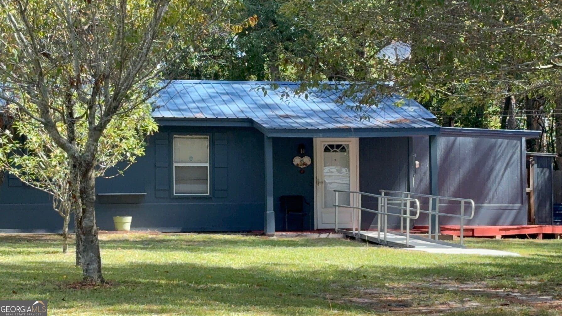 1 bedroom, 1 bathroom, 704 sq ft single family residence for sale at 704 Bay Street, Waycross, GA 31501 — photo 2