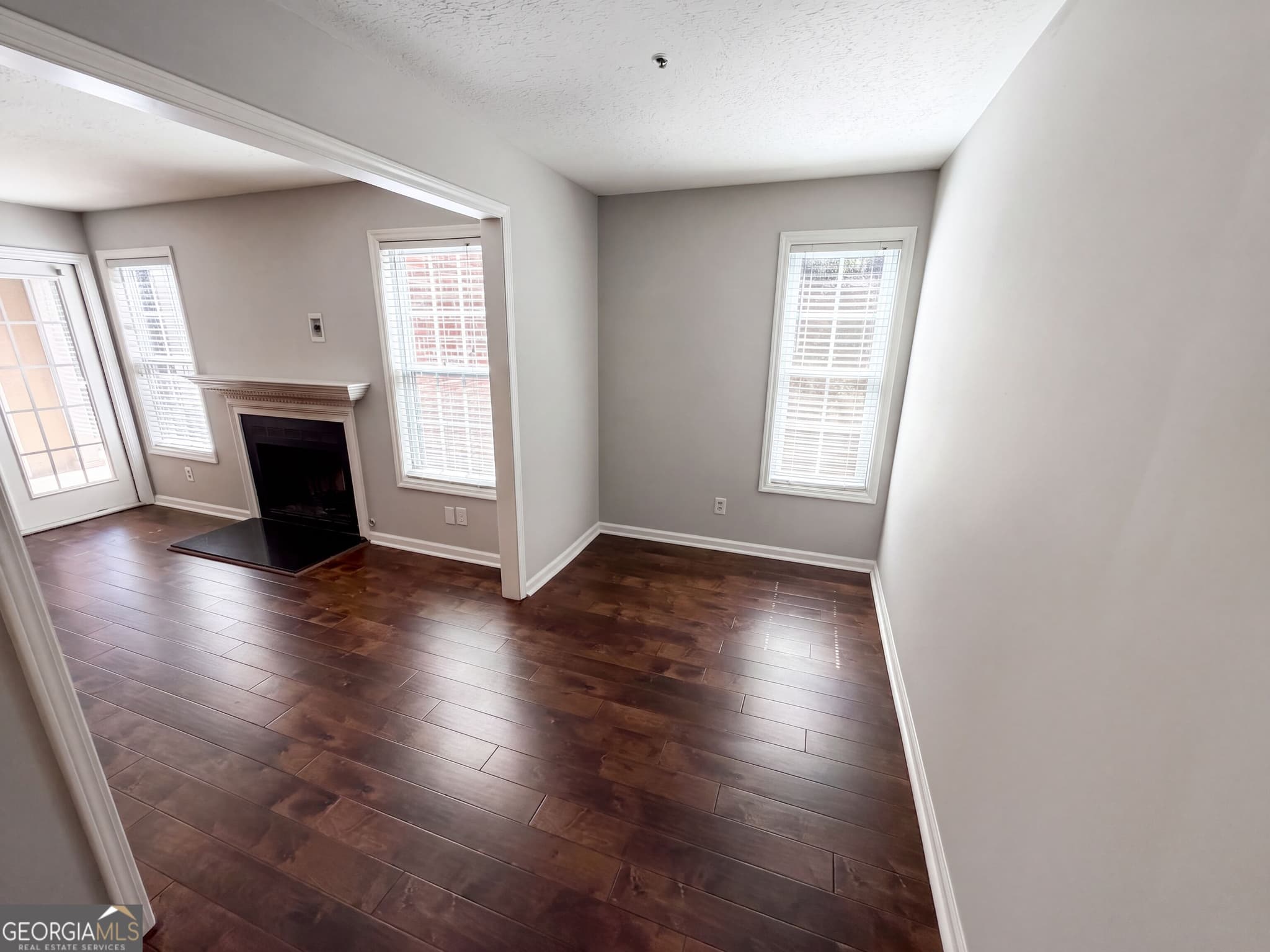 2 bedroom, 2 bathroom, 1,017 sq ft condominium for sale at 2090 River Heights Walk, Marietta, GA 30067 — photo 6