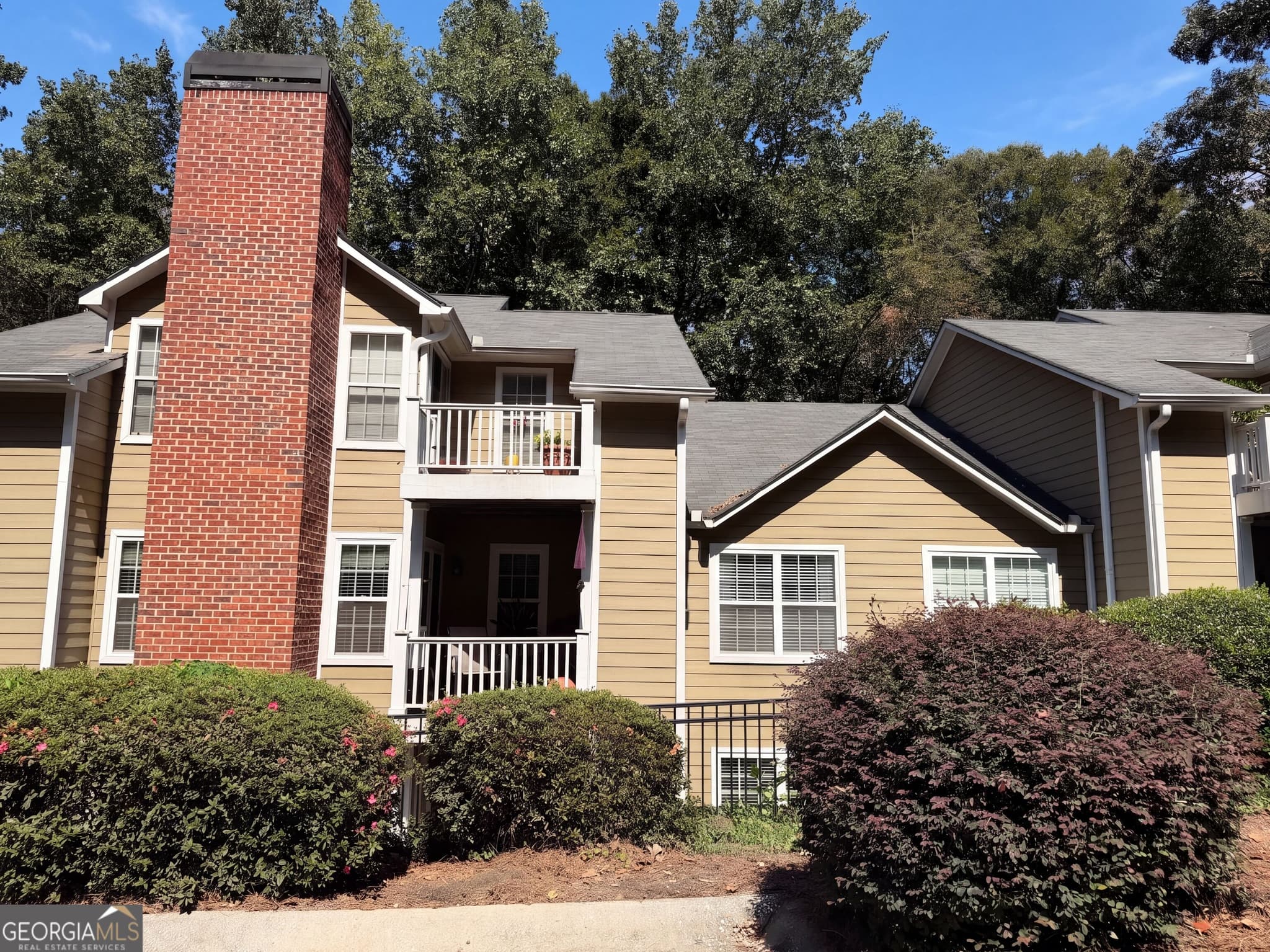 2 bedroom, 2 bathroom, 1,017 sq ft condominium for sale at 2090 River Heights Walk, Marietta, GA 30067
